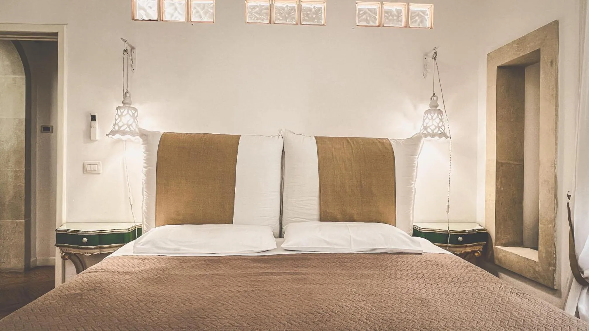 Bed in Cadelli Luxury Suite & Apartments