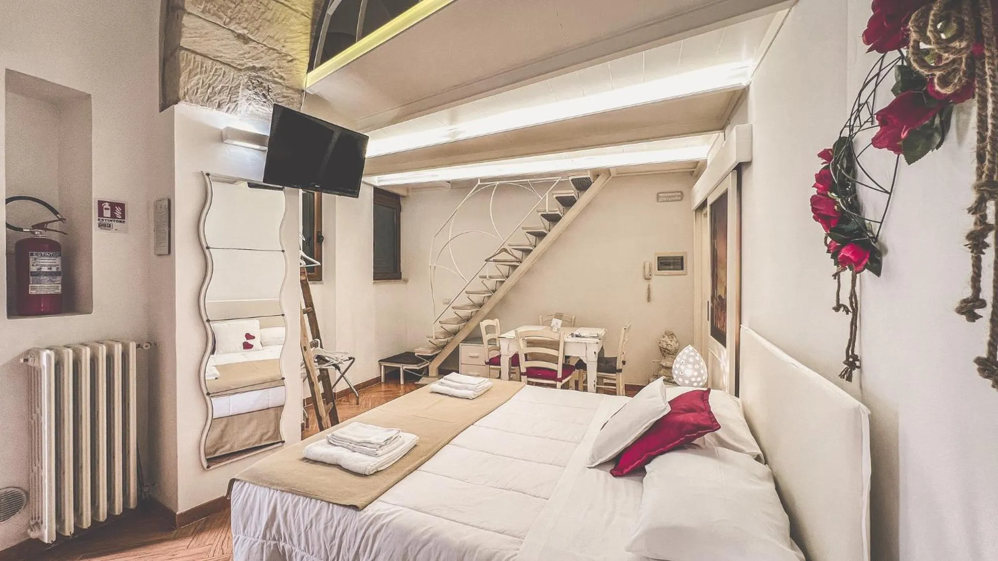 Photo of the whole room, Bed in Cadelli Luxury Suite & Apartments