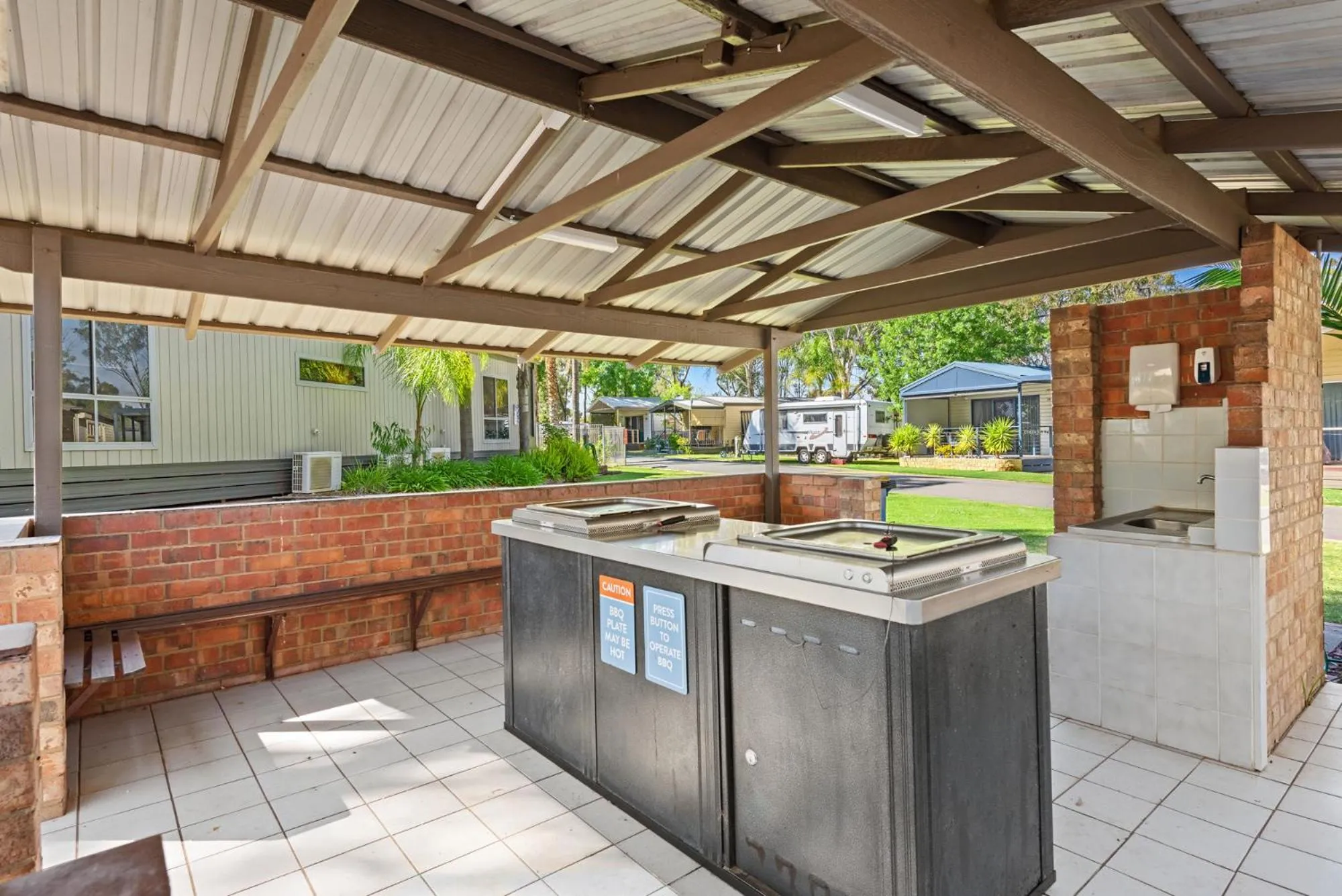 BBQ facilities in Discovery Parks - Moama West