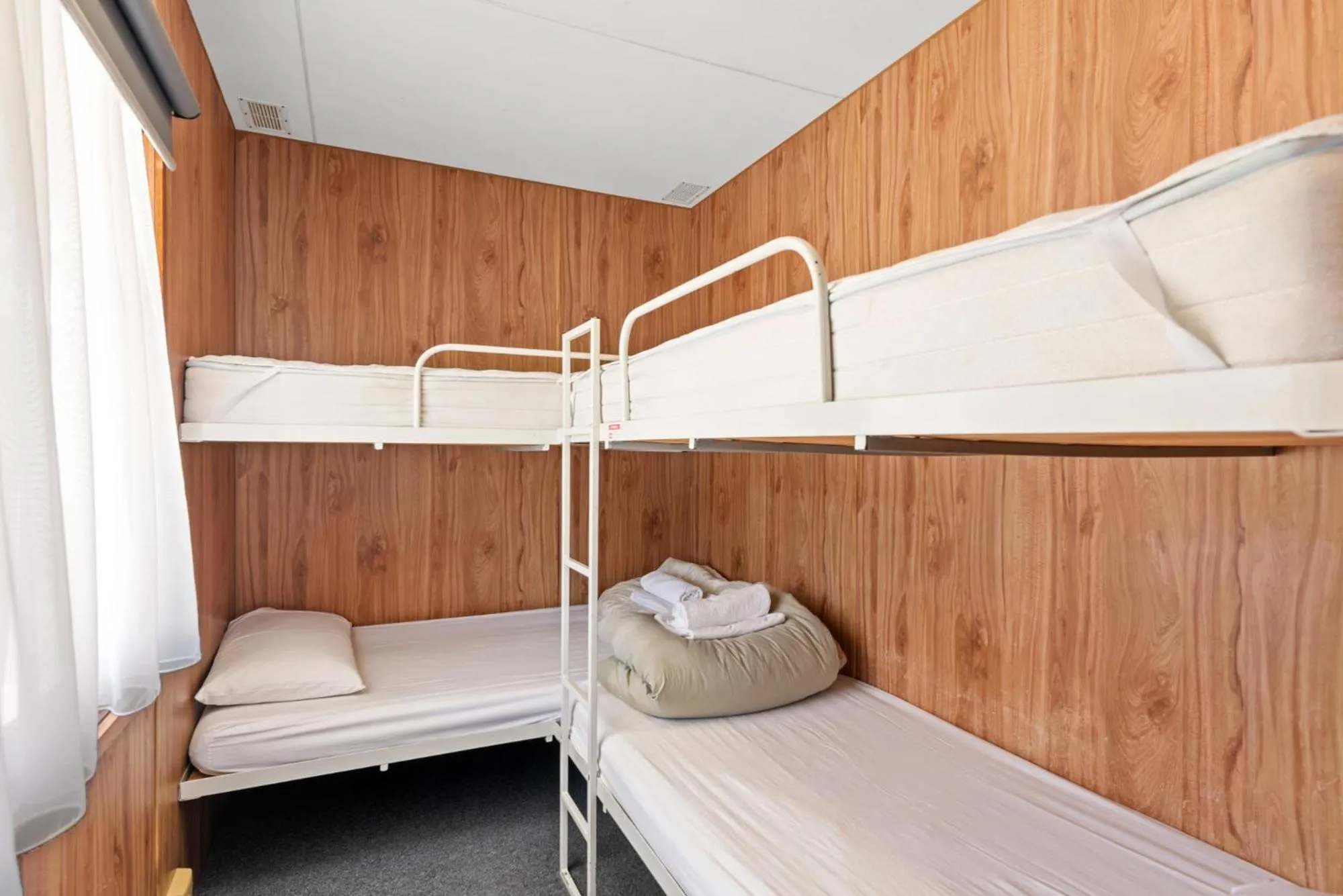 Bedroom, Bed in Discovery Parks - Moama West