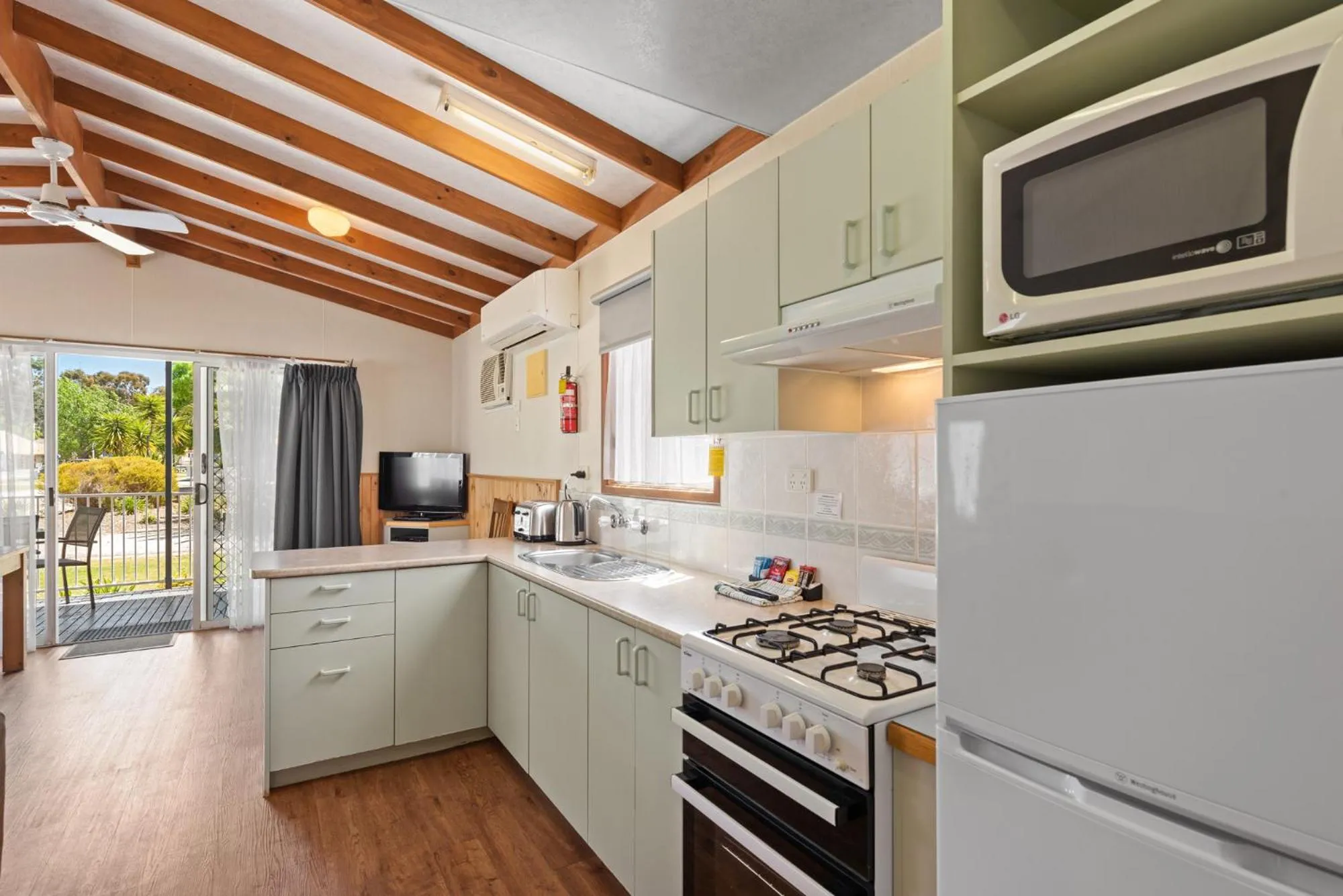 Kitchen or kitchenette in Discovery Parks - Moama West