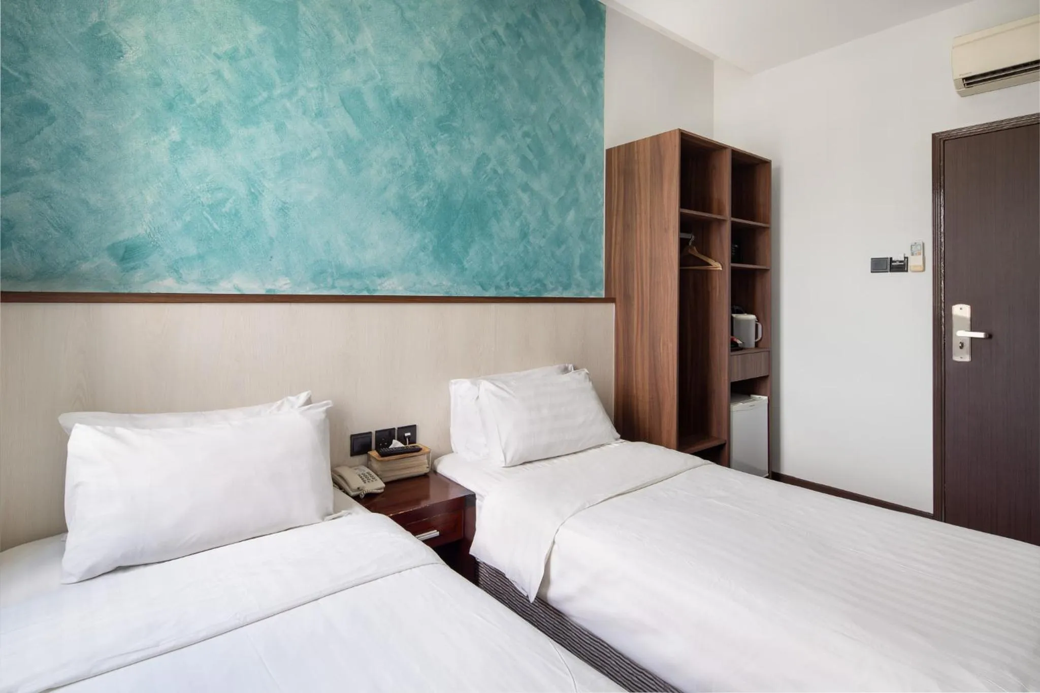 Bed in The Quay Hotel West Coast