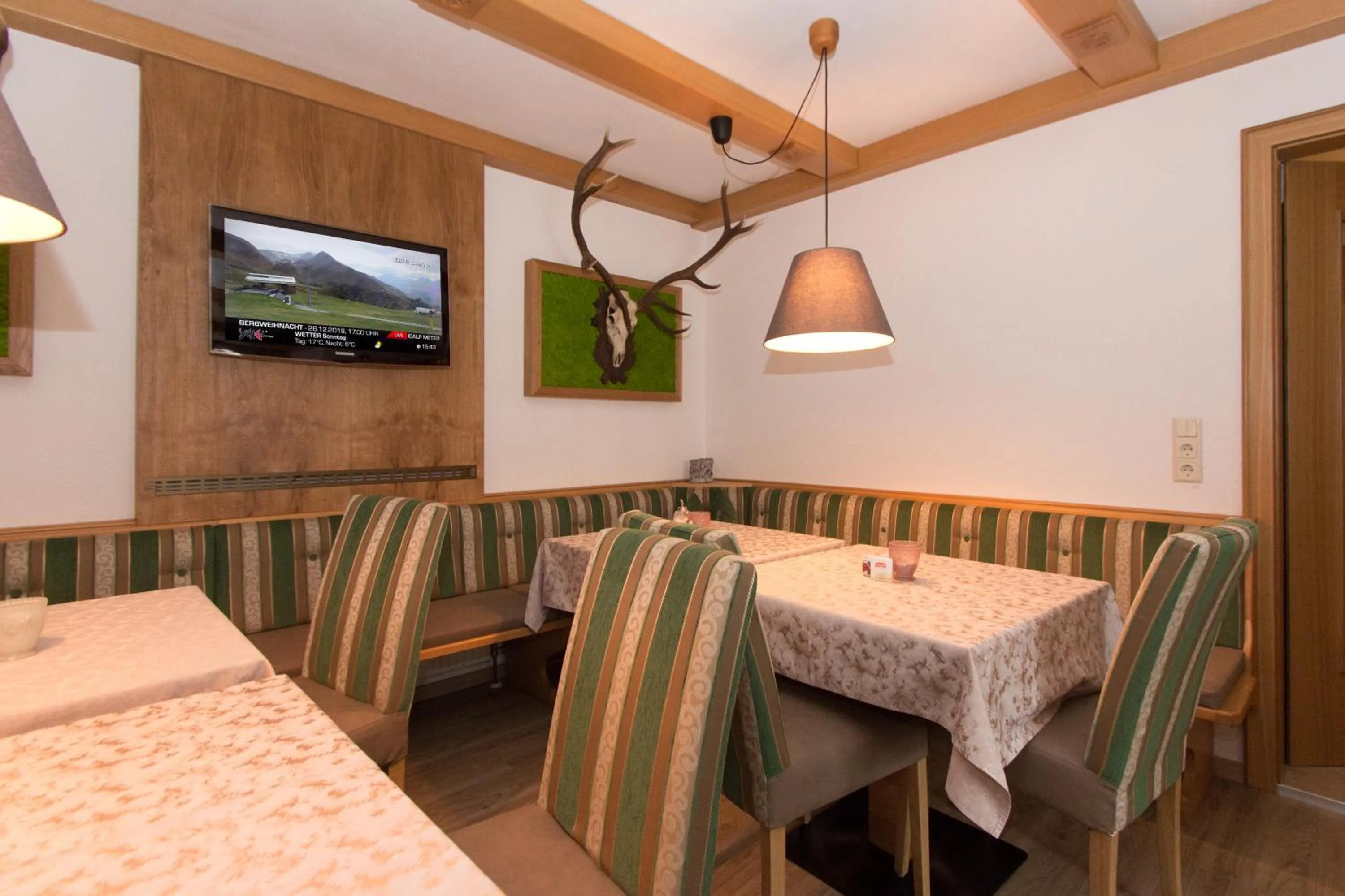 Buffet breakfast, Bed in Hotel Garni Försterheim