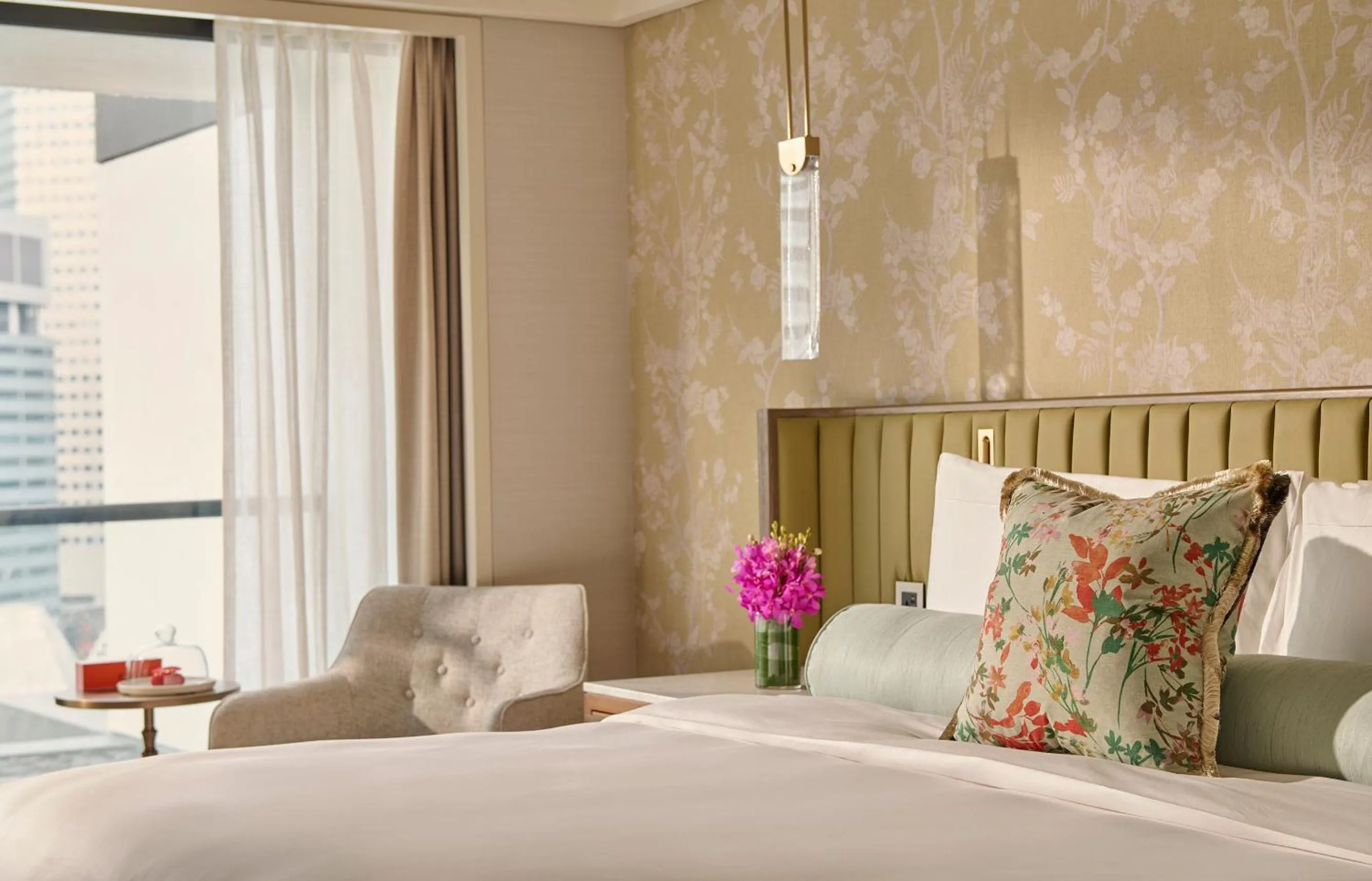 Bedroom, Bed in Mandarin Oriental, Singapore