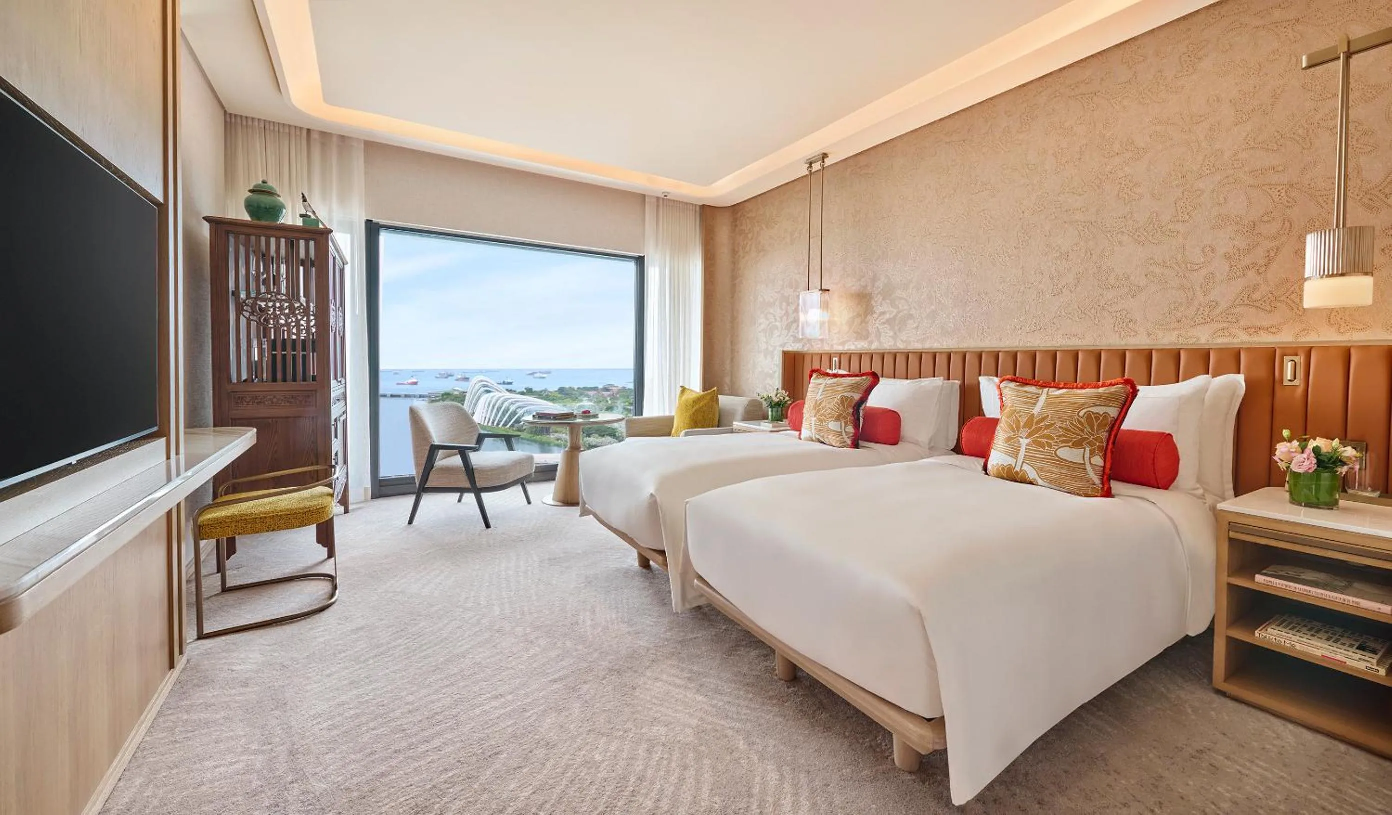 Bedroom, Bed in Mandarin Oriental, Singapore