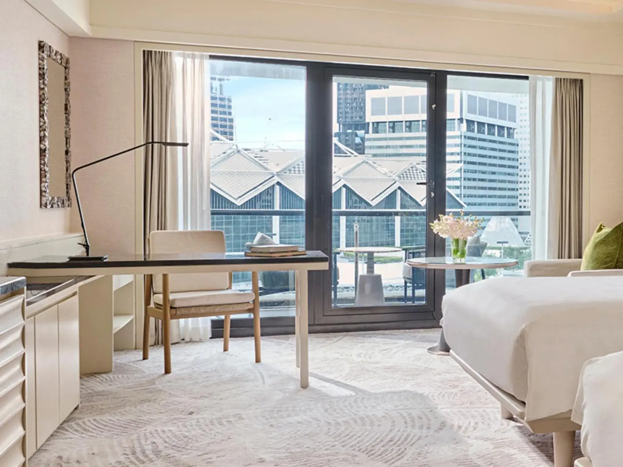 Balcony/Terrace, Bed in Mandarin Oriental, Singapore Balcony/Terrace, Bed in Mandarin Oriental, Singapore