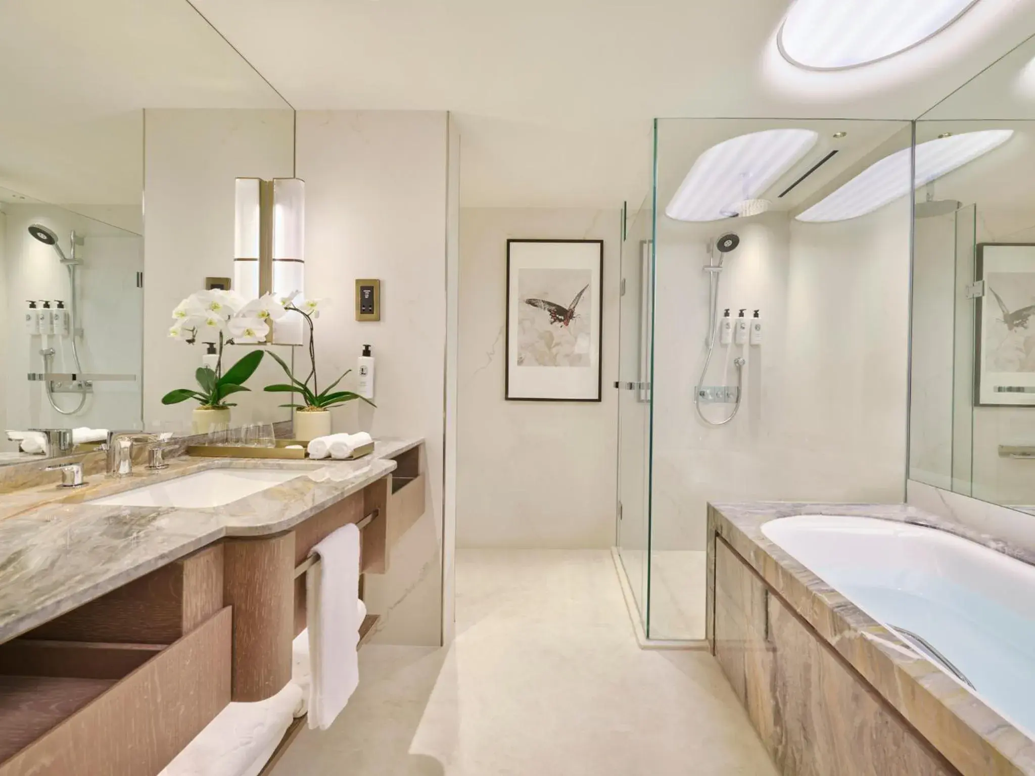 Bathroom in Mandarin Oriental, Singapore Bathroom in Mandarin Oriental, Singapore