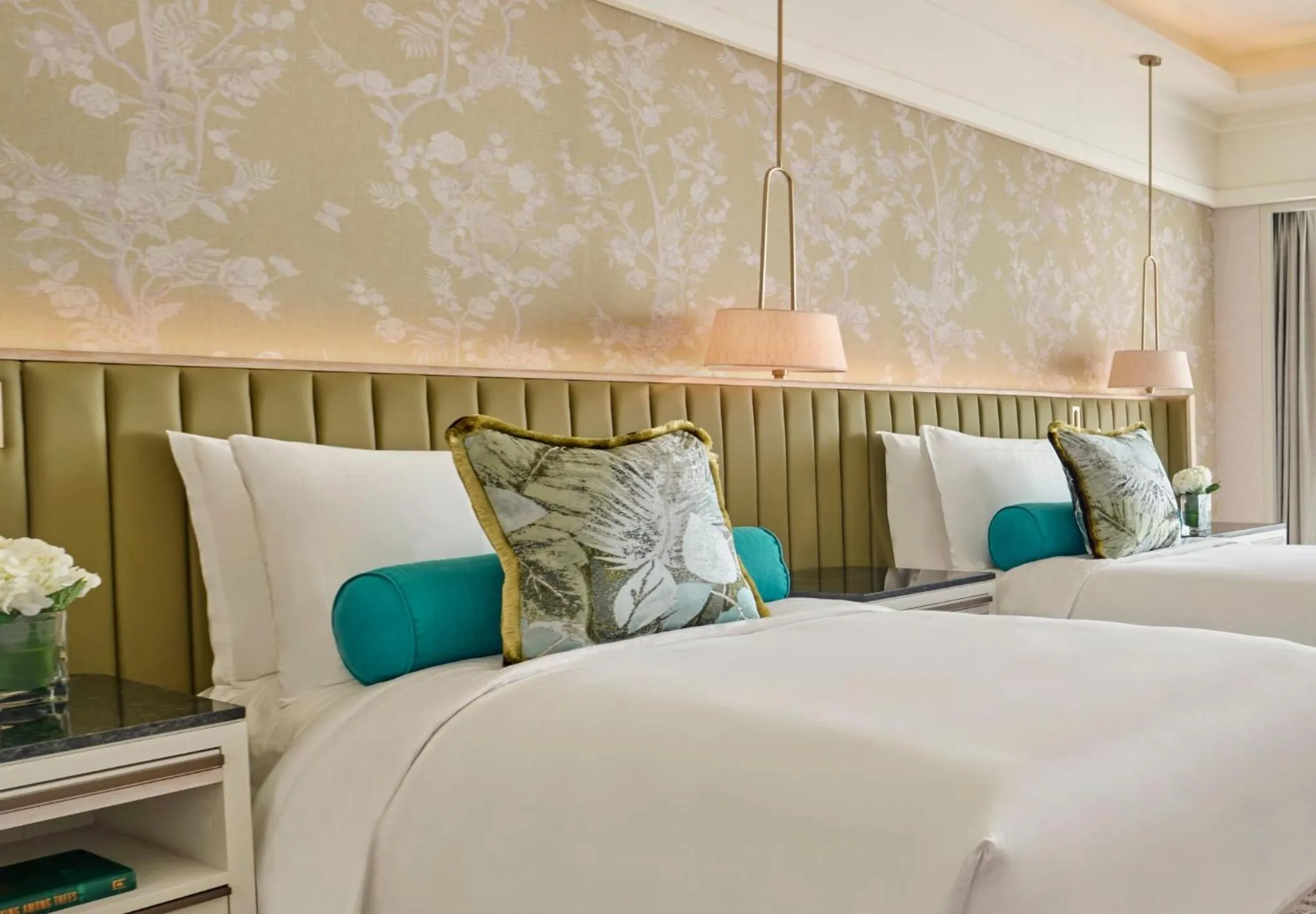 Bedroom, Bed in Mandarin Oriental, Singapore