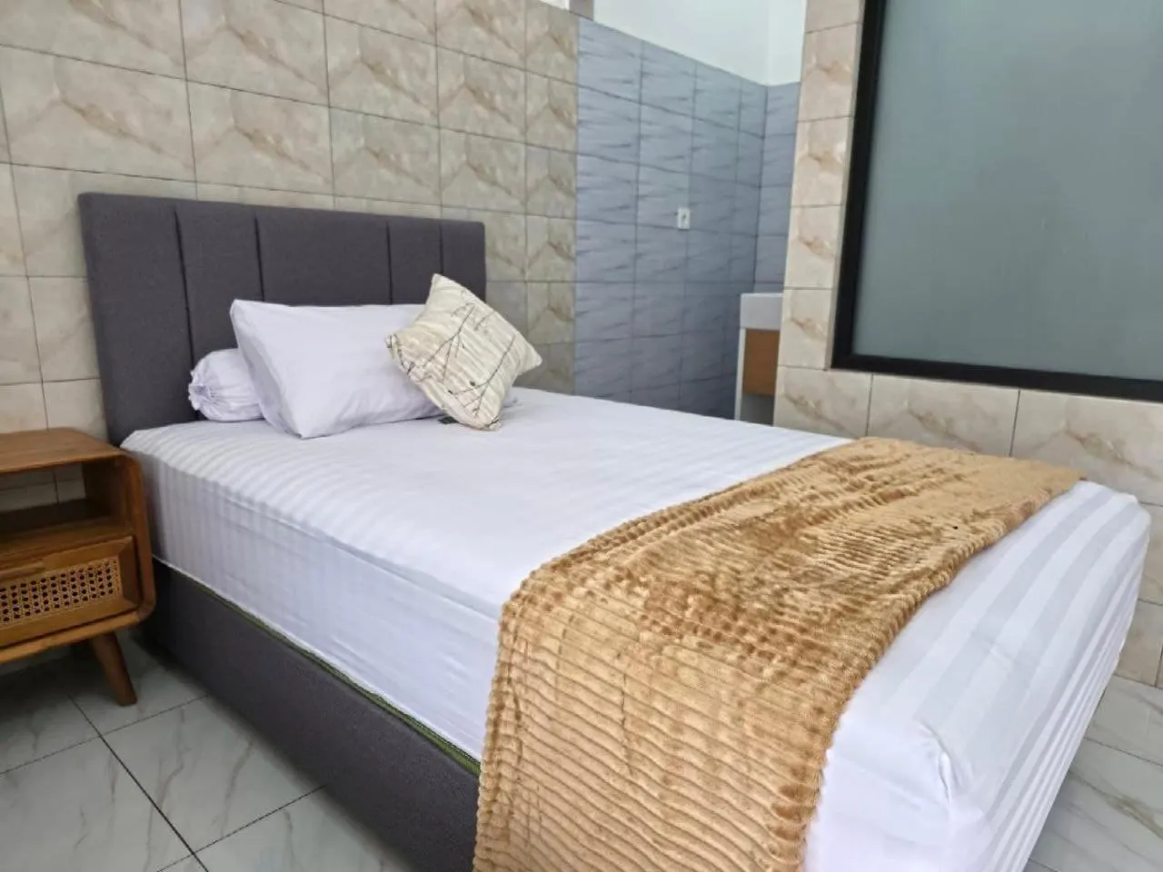 Bed in Kerti Beach Bungalow and Restaurant