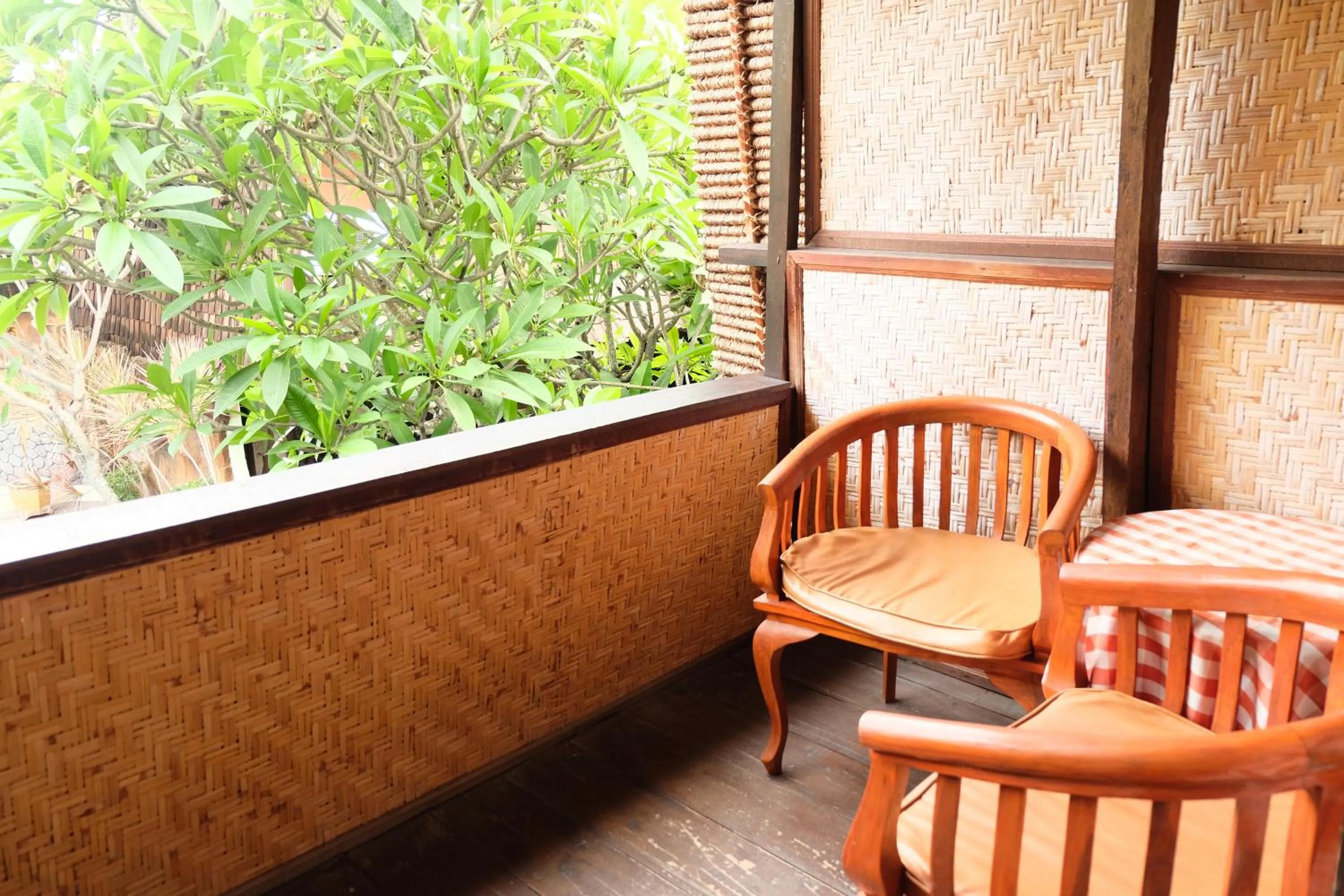 Balcony/Terrace in Kerti Beach Bungalow and Restaurant