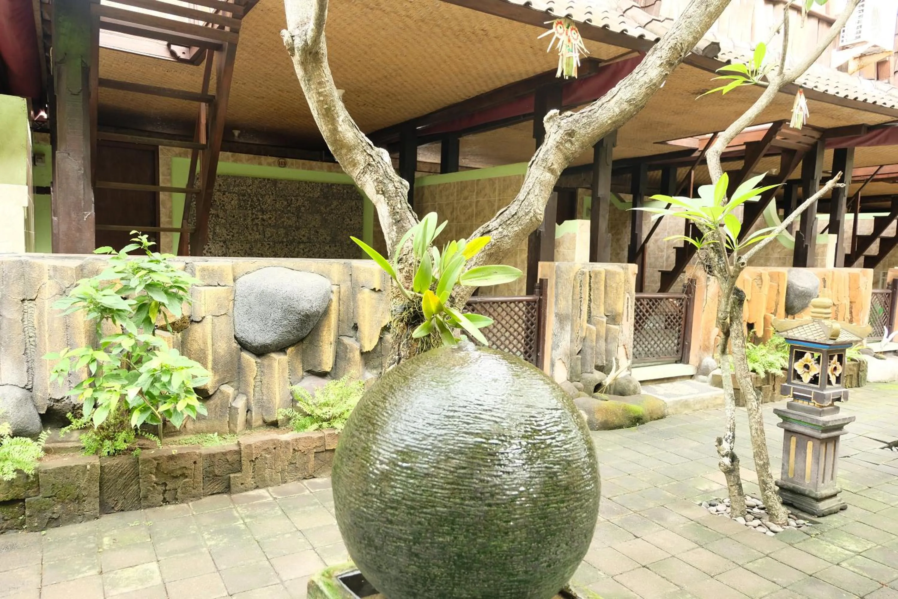 Area and facilities in Kerti Beach Bungalow and Restaurant