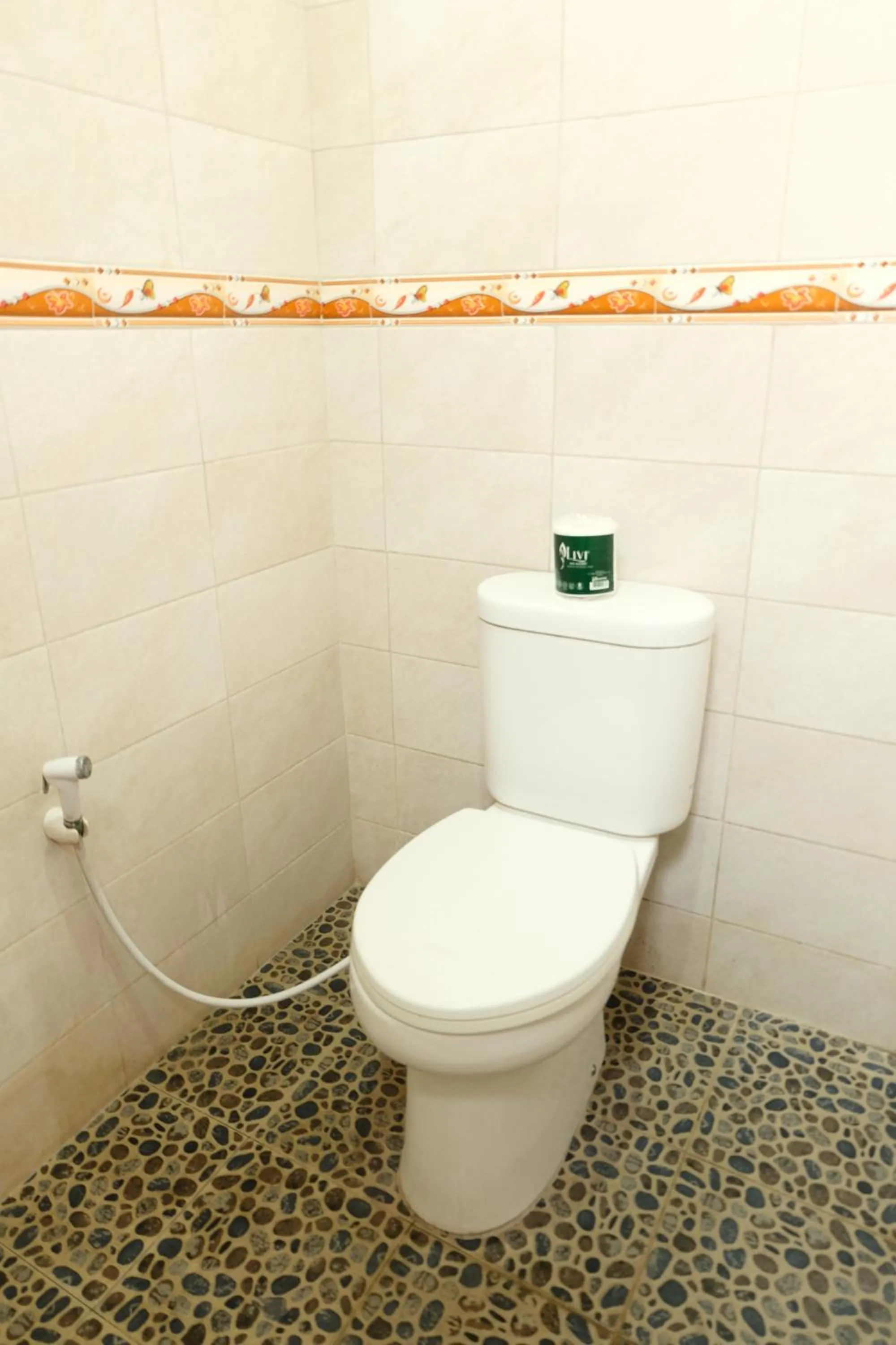 Toilet in Kerti Beach Bungalow and Restaurant