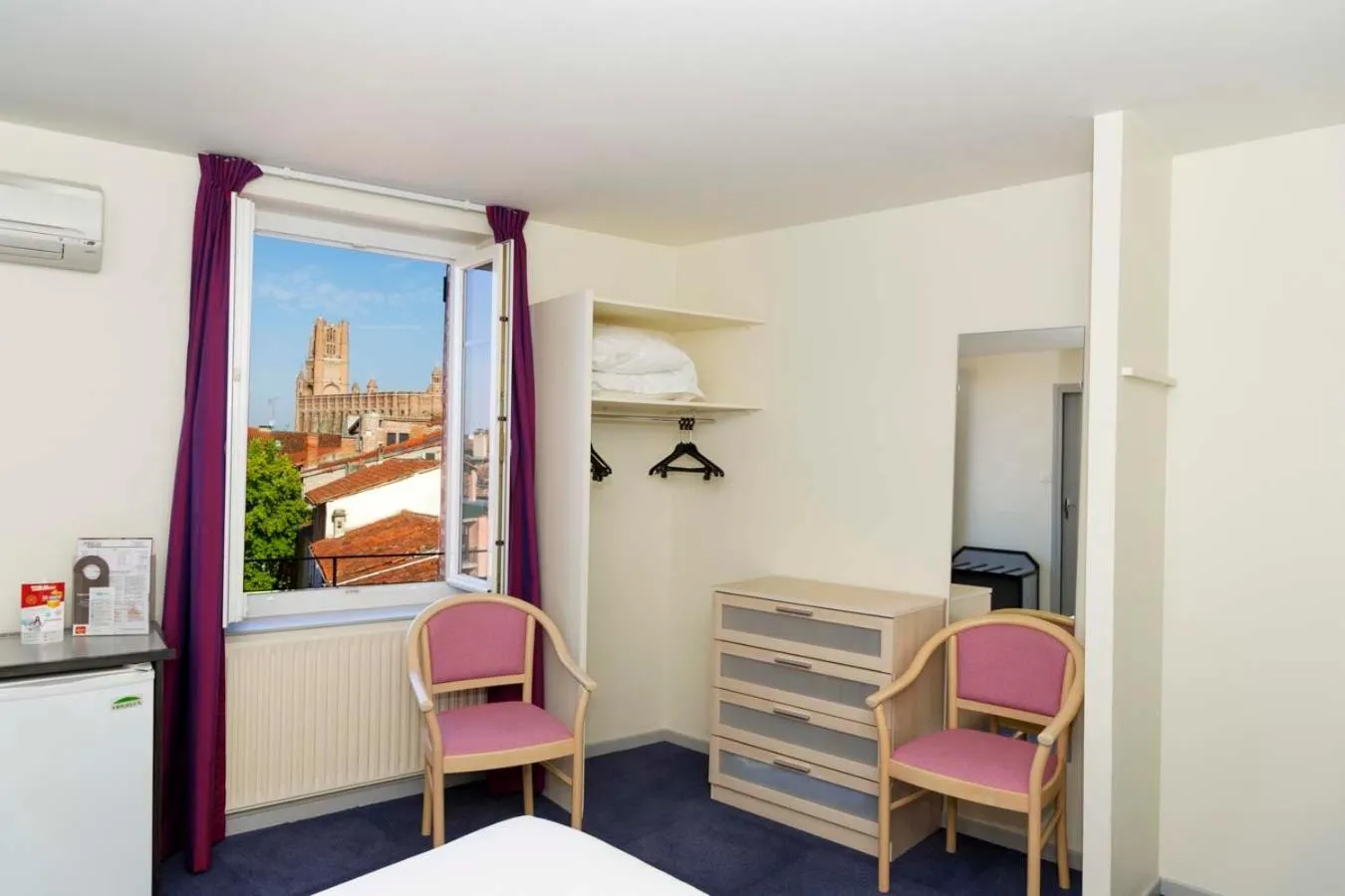 Photo of the whole room in Hôtel du Vigan