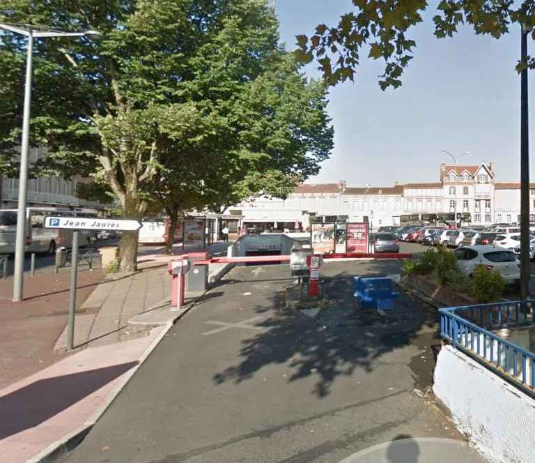 Parking in Hôtel du Vigan