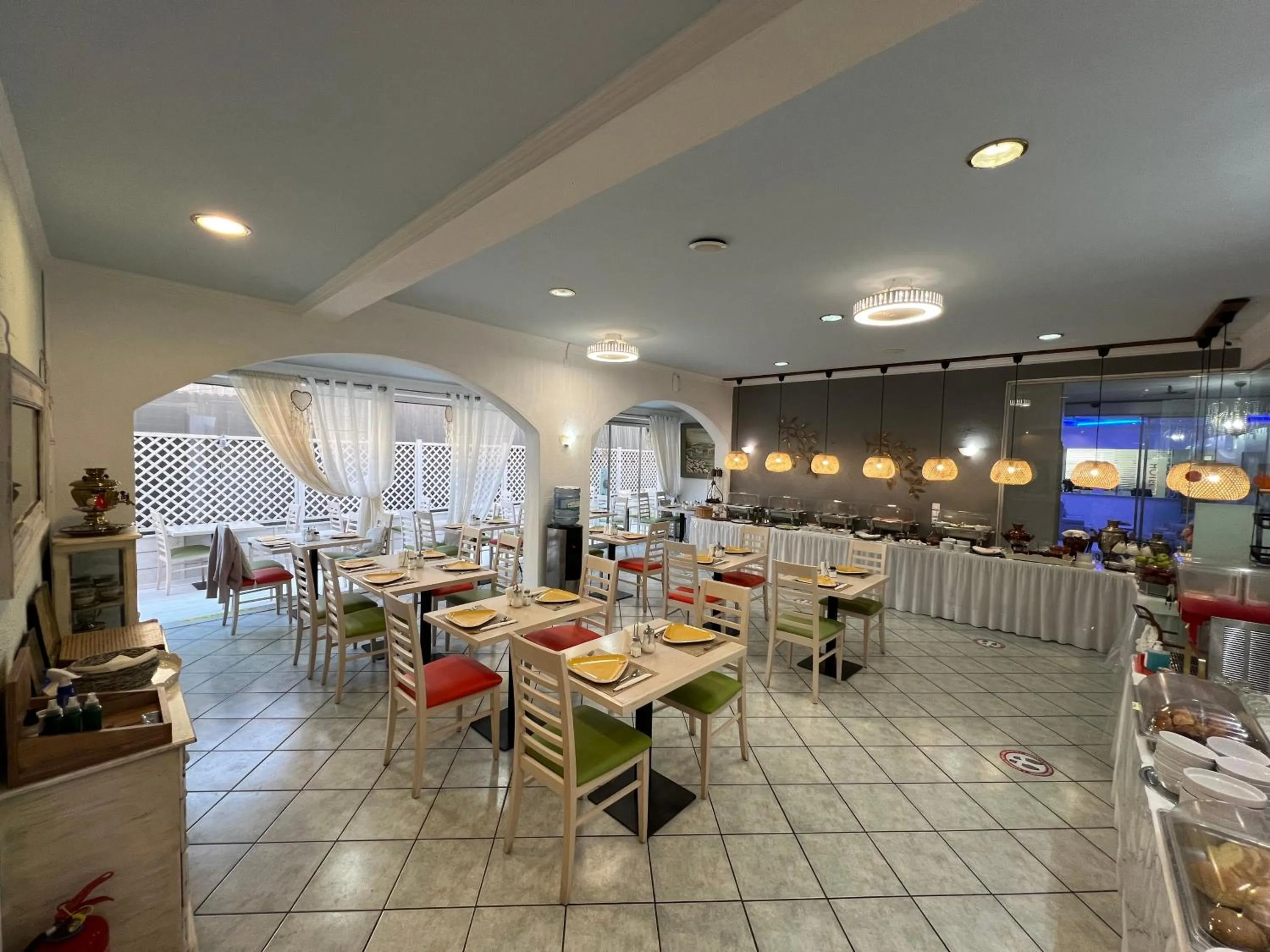 Restaurant/places to eat in Thalia deco City & Beach Hotel
