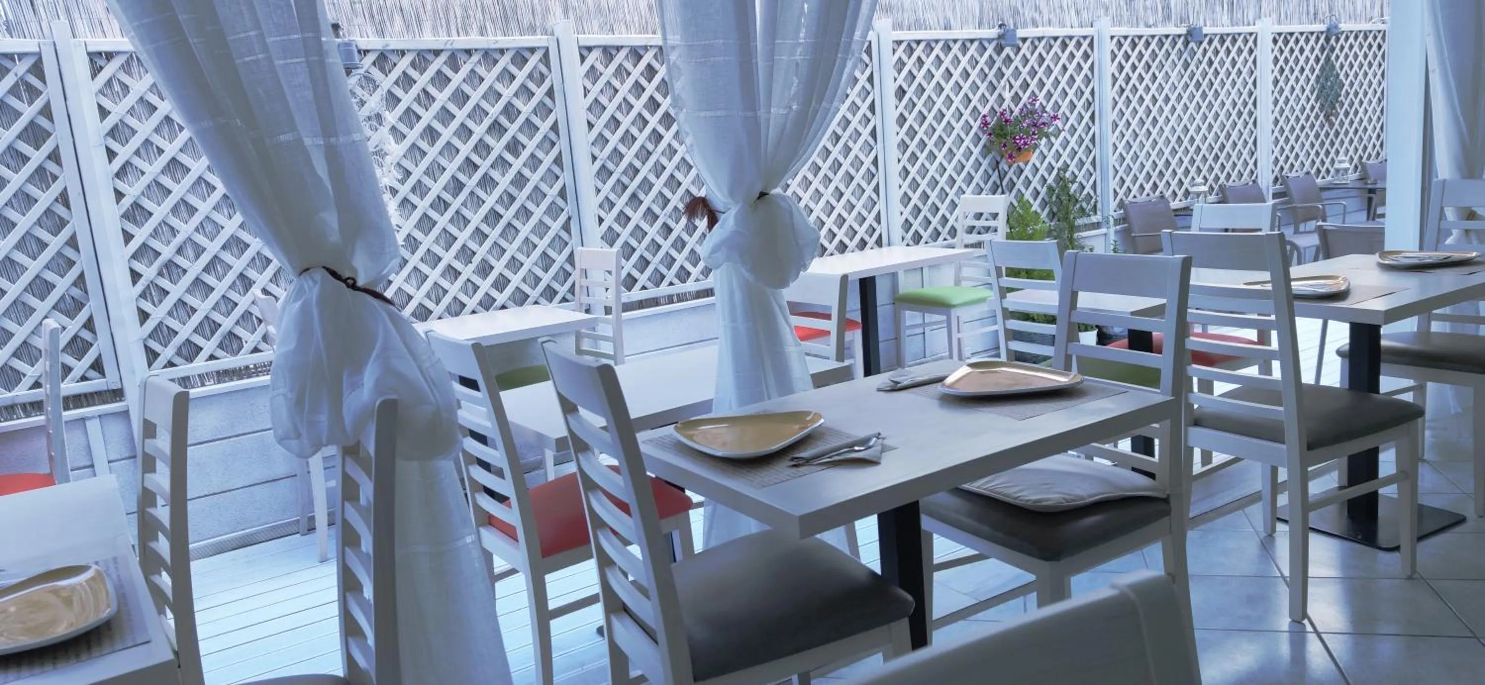 Restaurant/places to eat in Thalia deco City & Beach Hotel