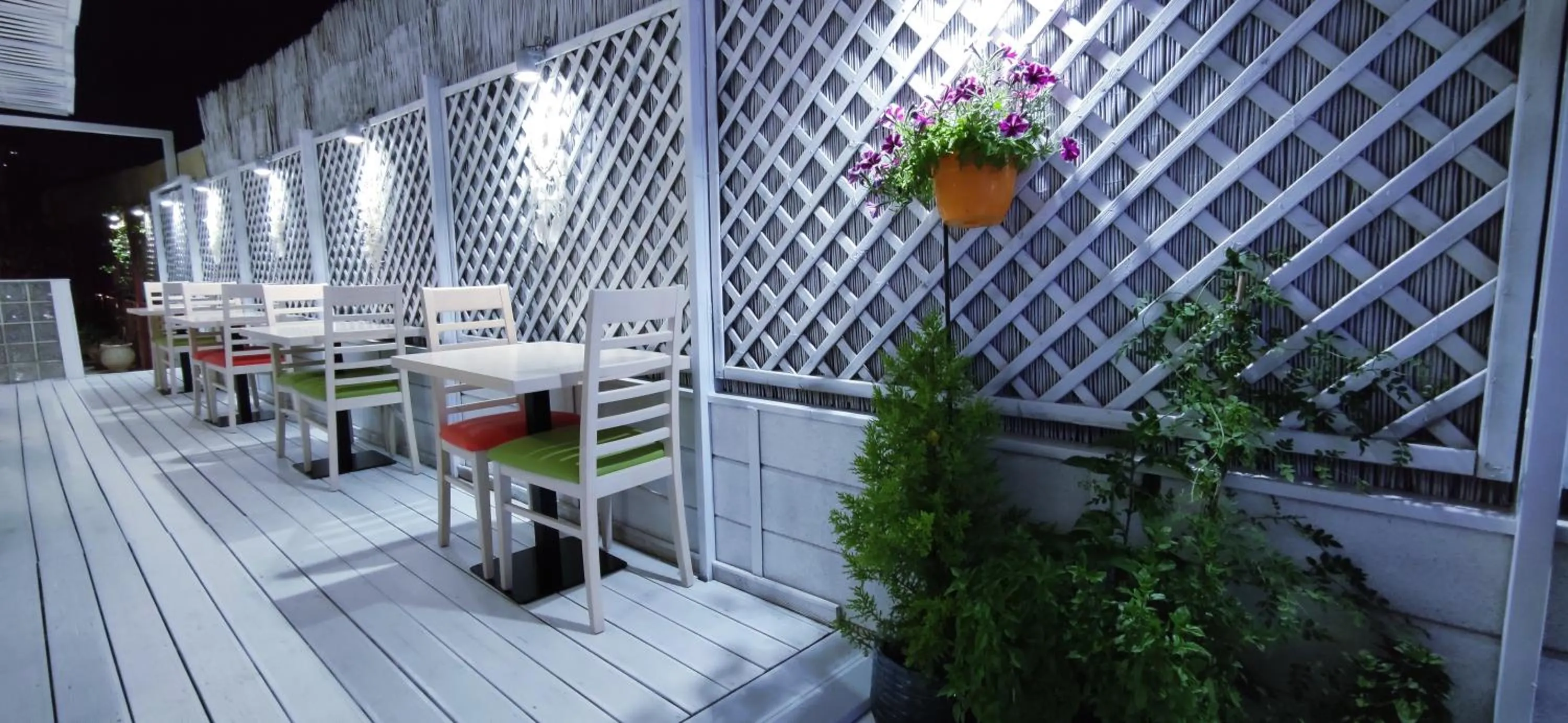 Restaurant/places to eat in Thalia deco City & Beach Hotel