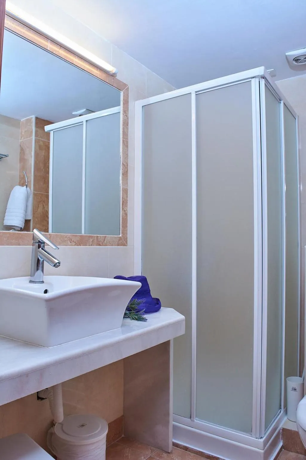 Bathroom in Thalia deco City & Beach Hotel