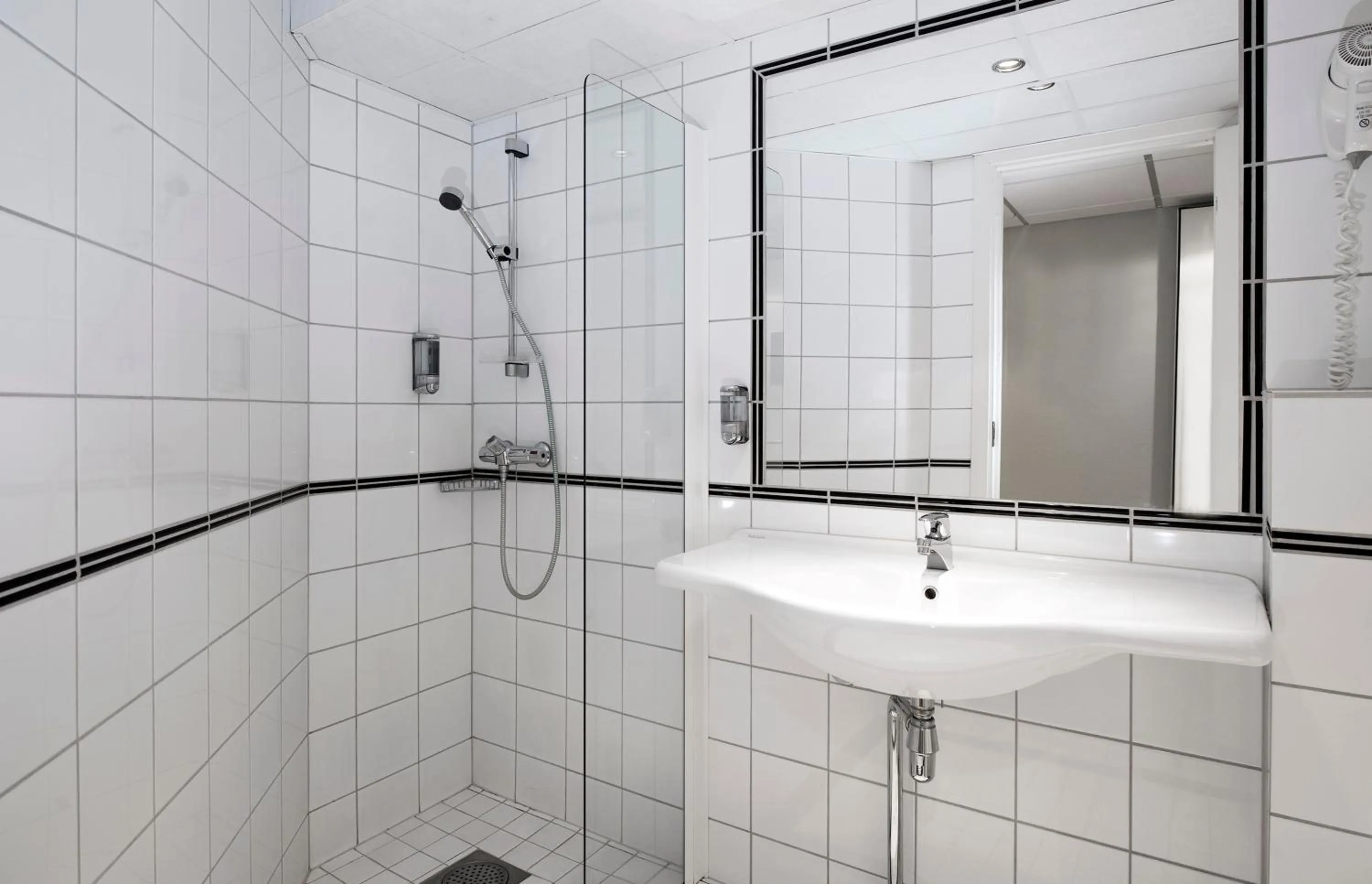 Shower in Thon Hotel Vettre