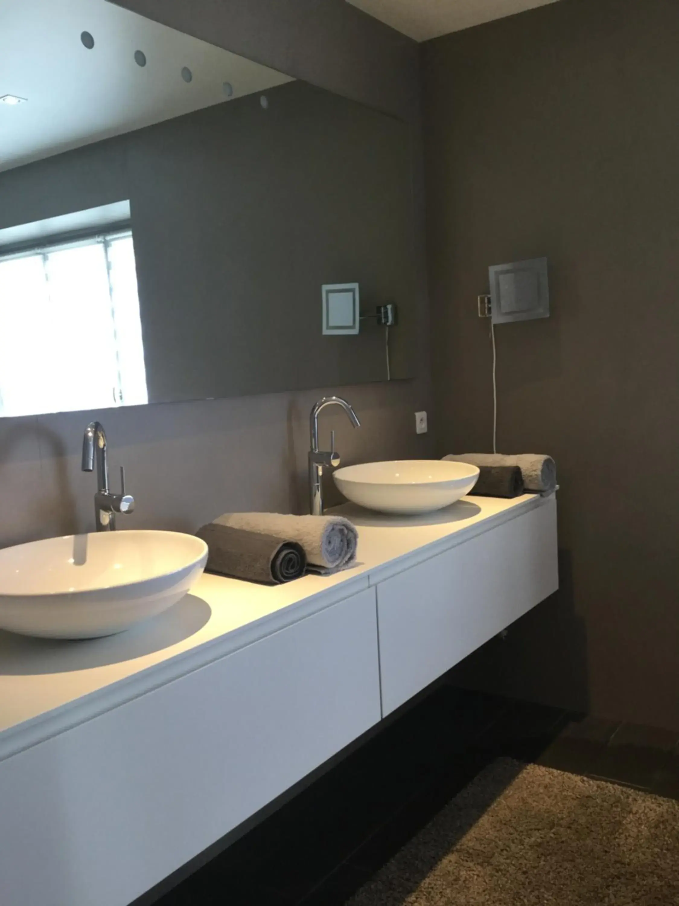 Deluxe Double Room with Bath in Le Clos d 'Aÿ Deluxe Double Room with Bath in Le Clos d 'Aÿ