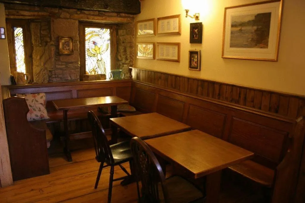 Restaurant/places to eat in Bankfoot Inn