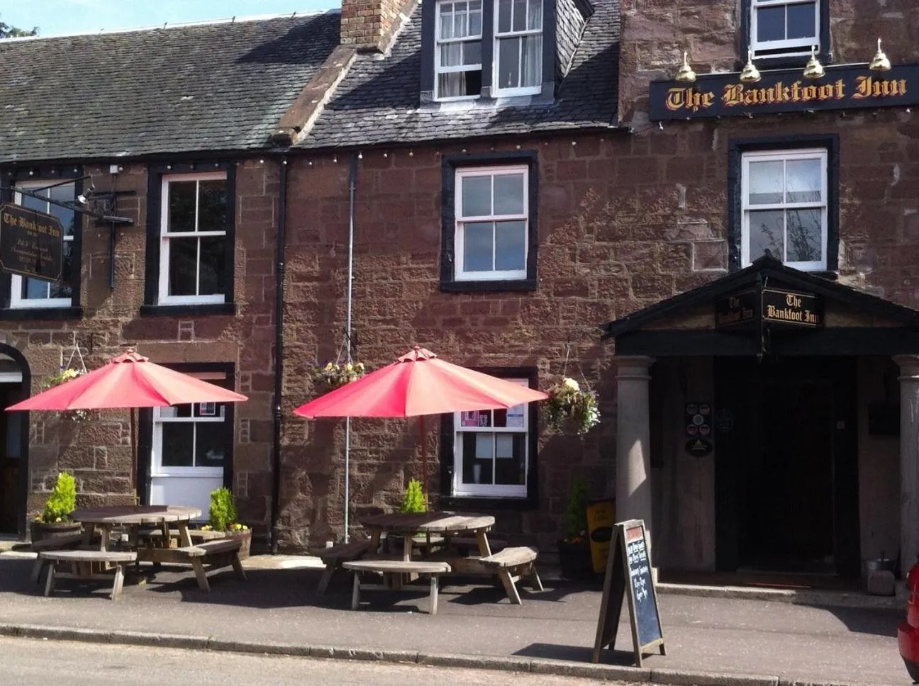 Facade/entrance in Bankfoot Inn