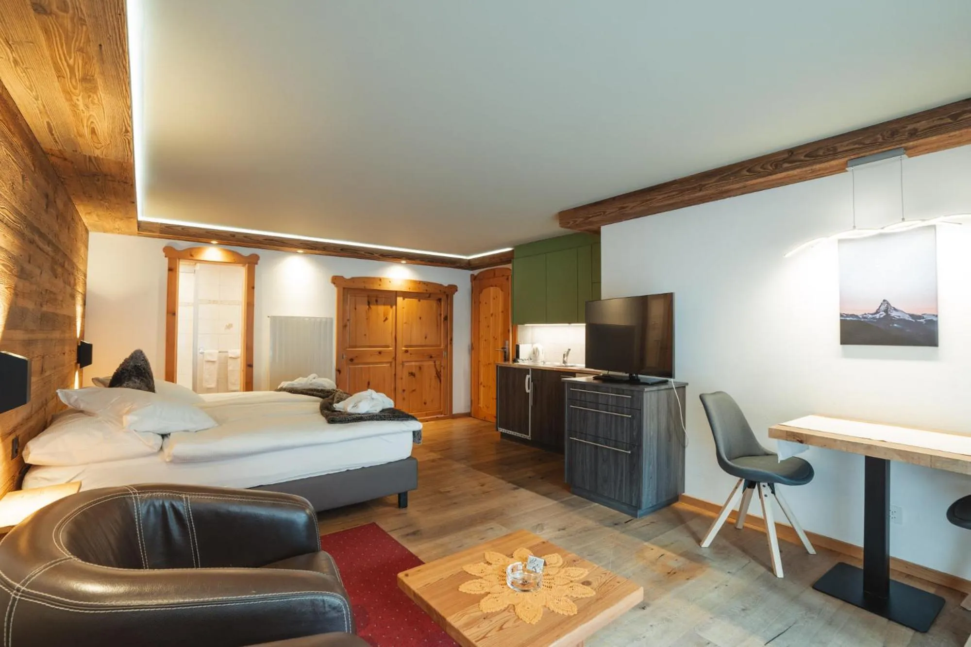 Living room, Bed in Hotel Matterhornblick
