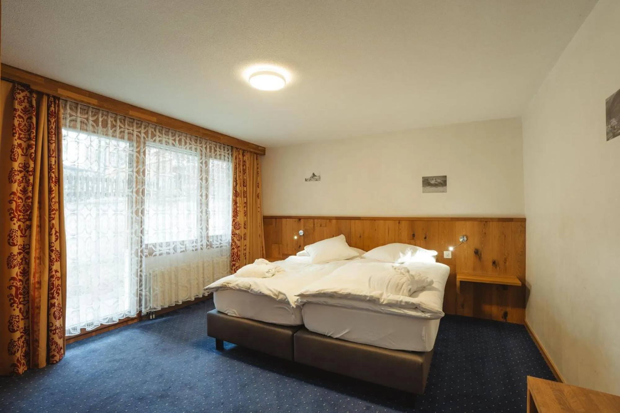 Bedroom, Bed in Hotel Matterhornblick