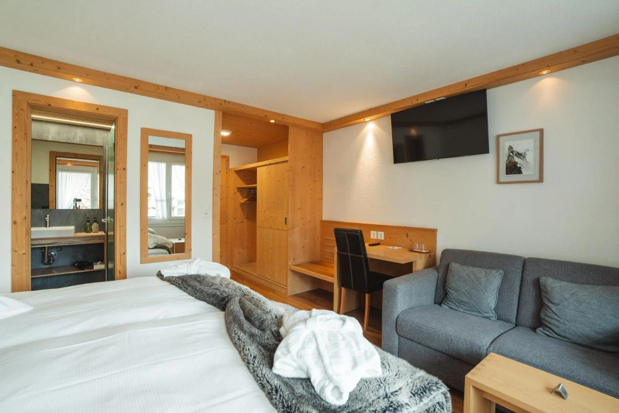 Bedroom, Bed in Hotel Matterhornblick