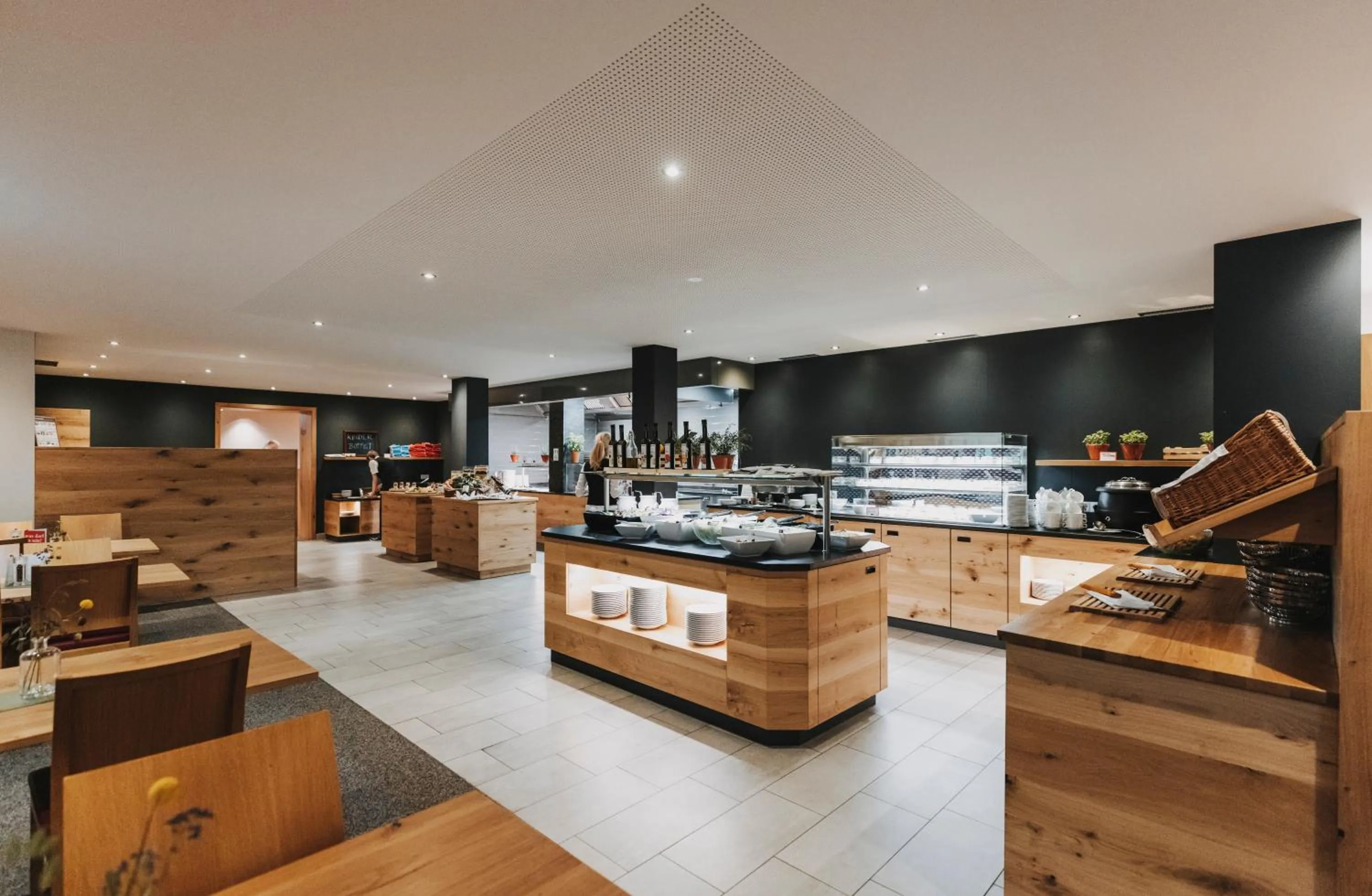 Buffet breakfast in Familienhotel Lagant