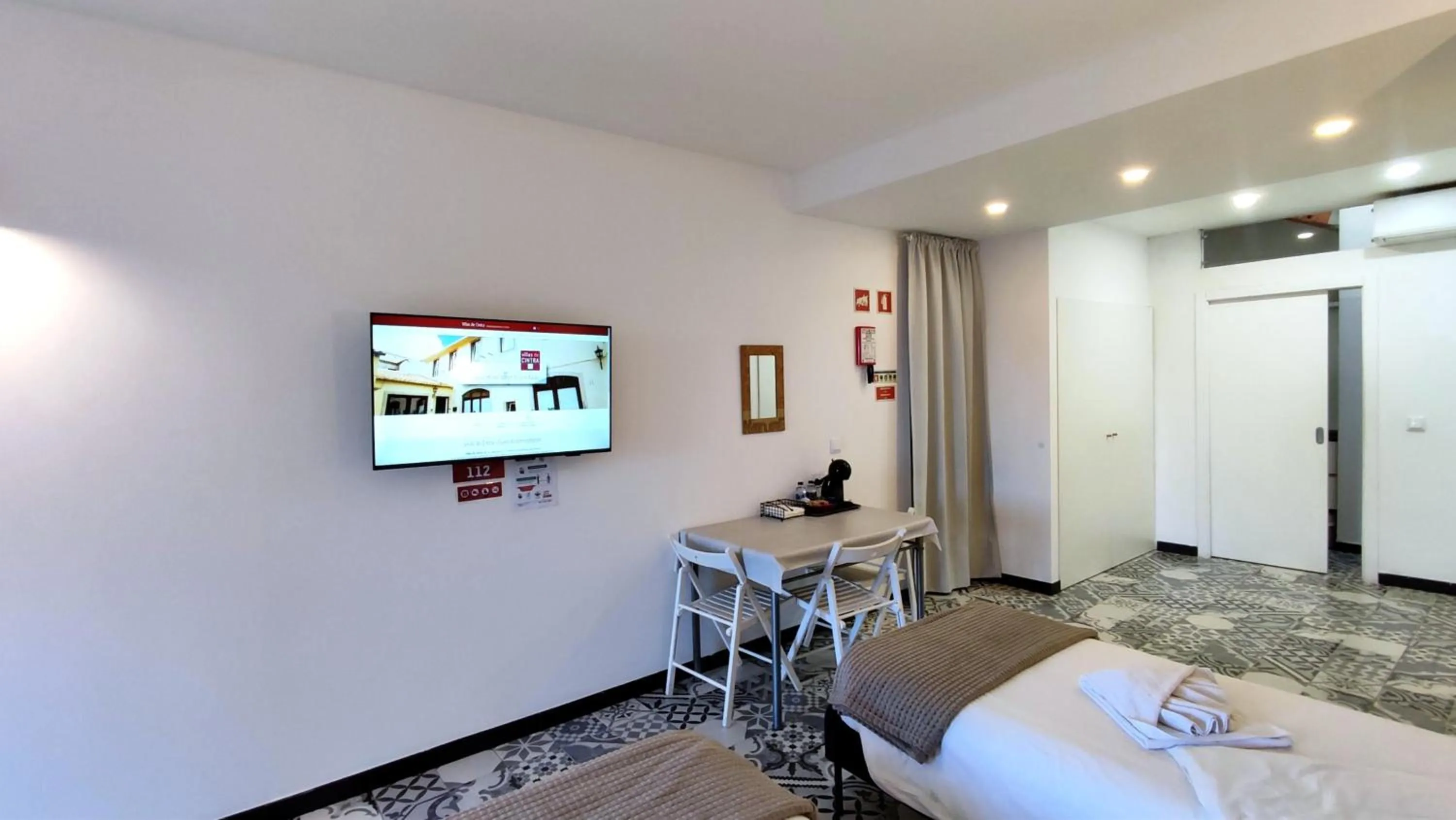 Meals, Bed in Villas de Cintra