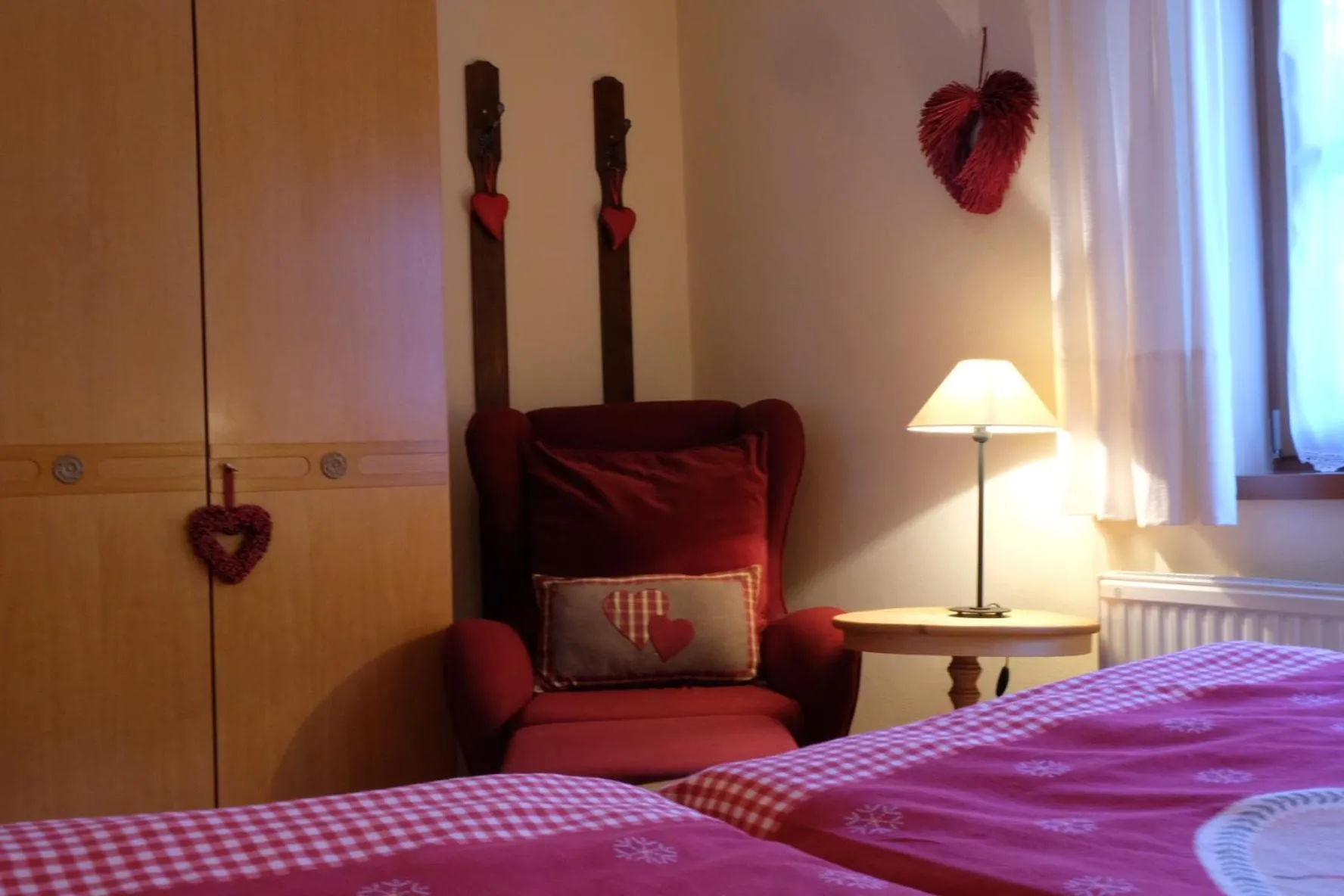 Decorative detail, Bed in Ferienwohnungen Familie Wetzlinger