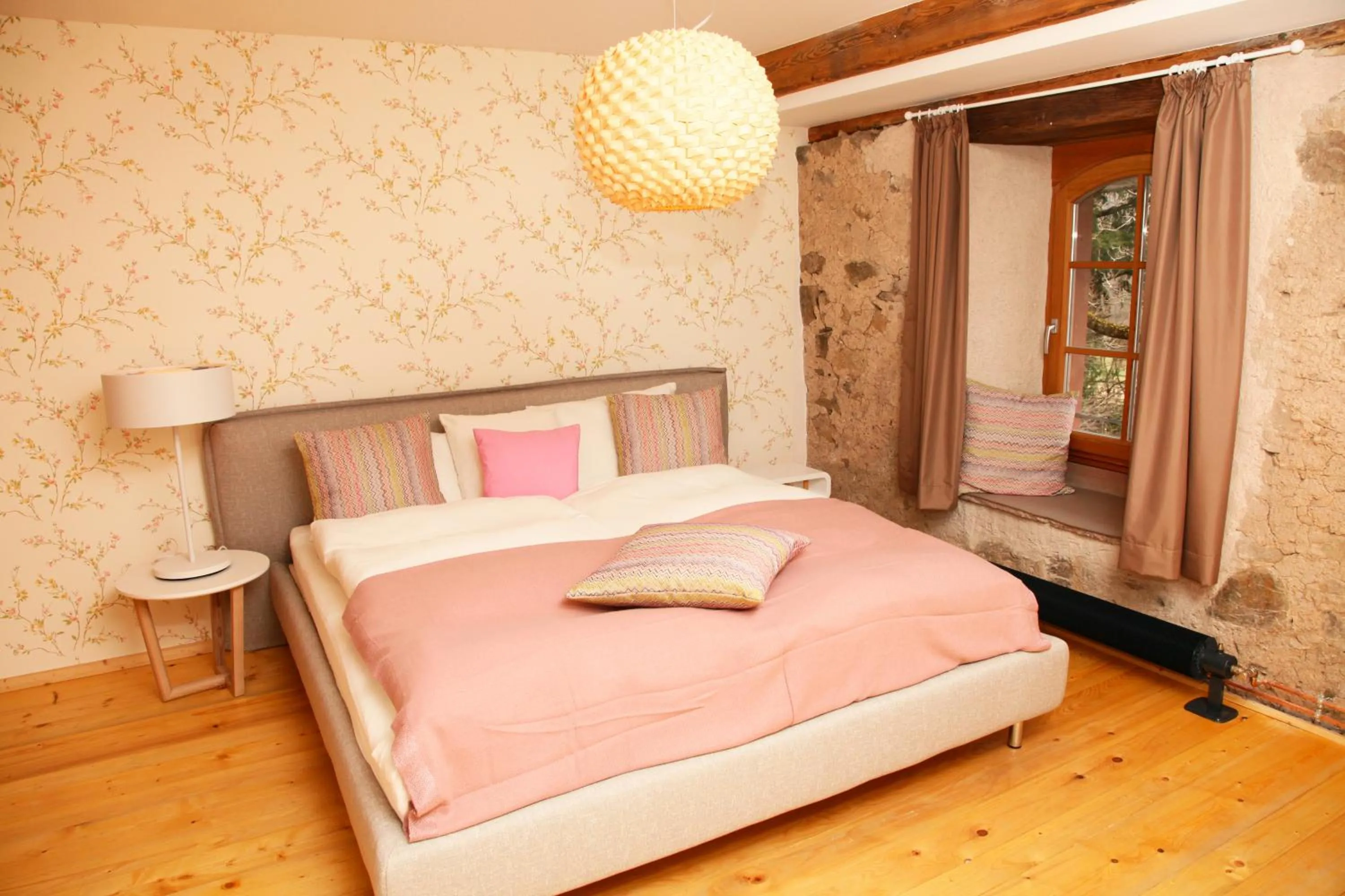 Bed in hotel rainhof scheune & naturpark restaurant (Kirchzarten)