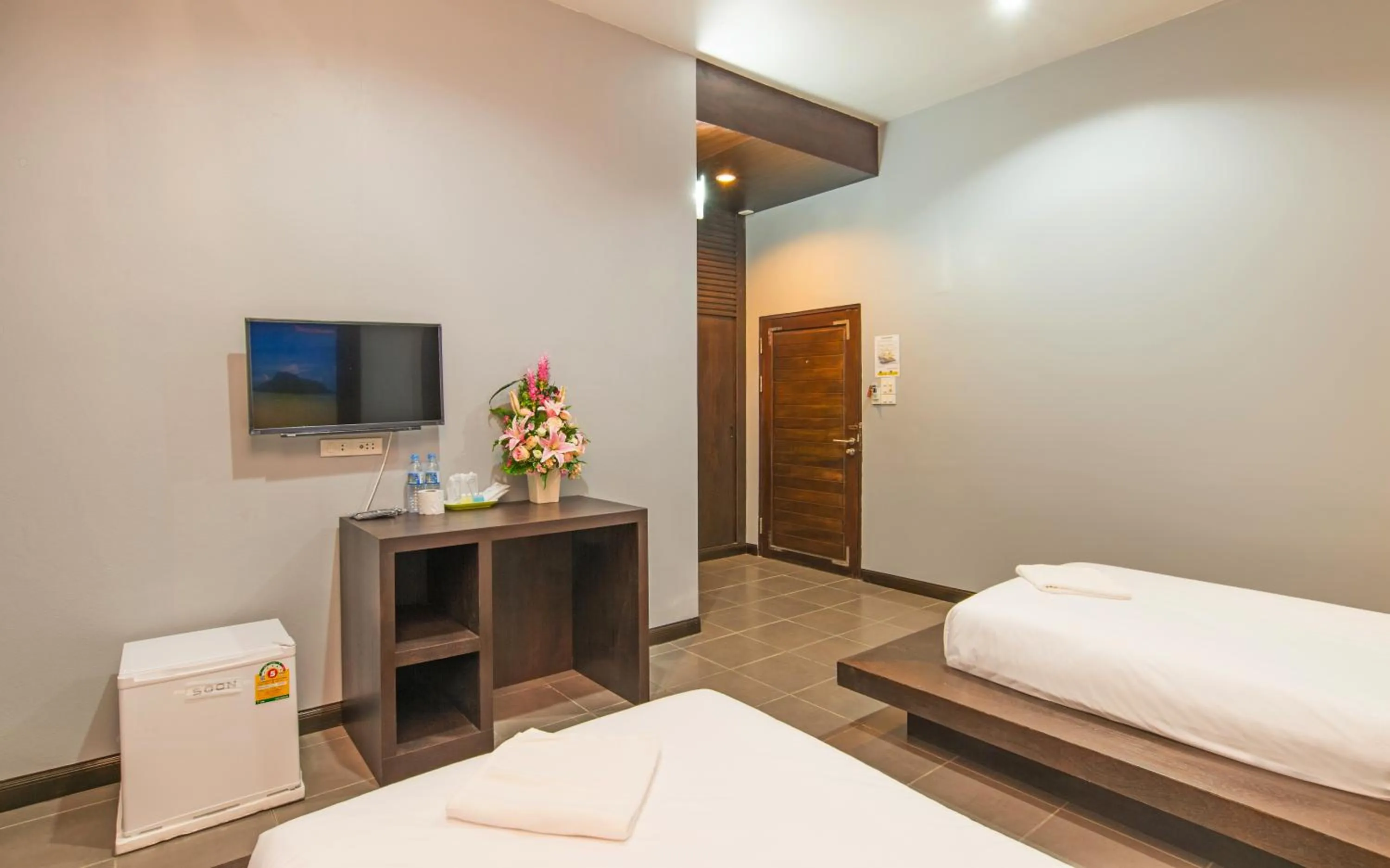 Photo of the whole room, Bed in Krabi Home Town Boutique