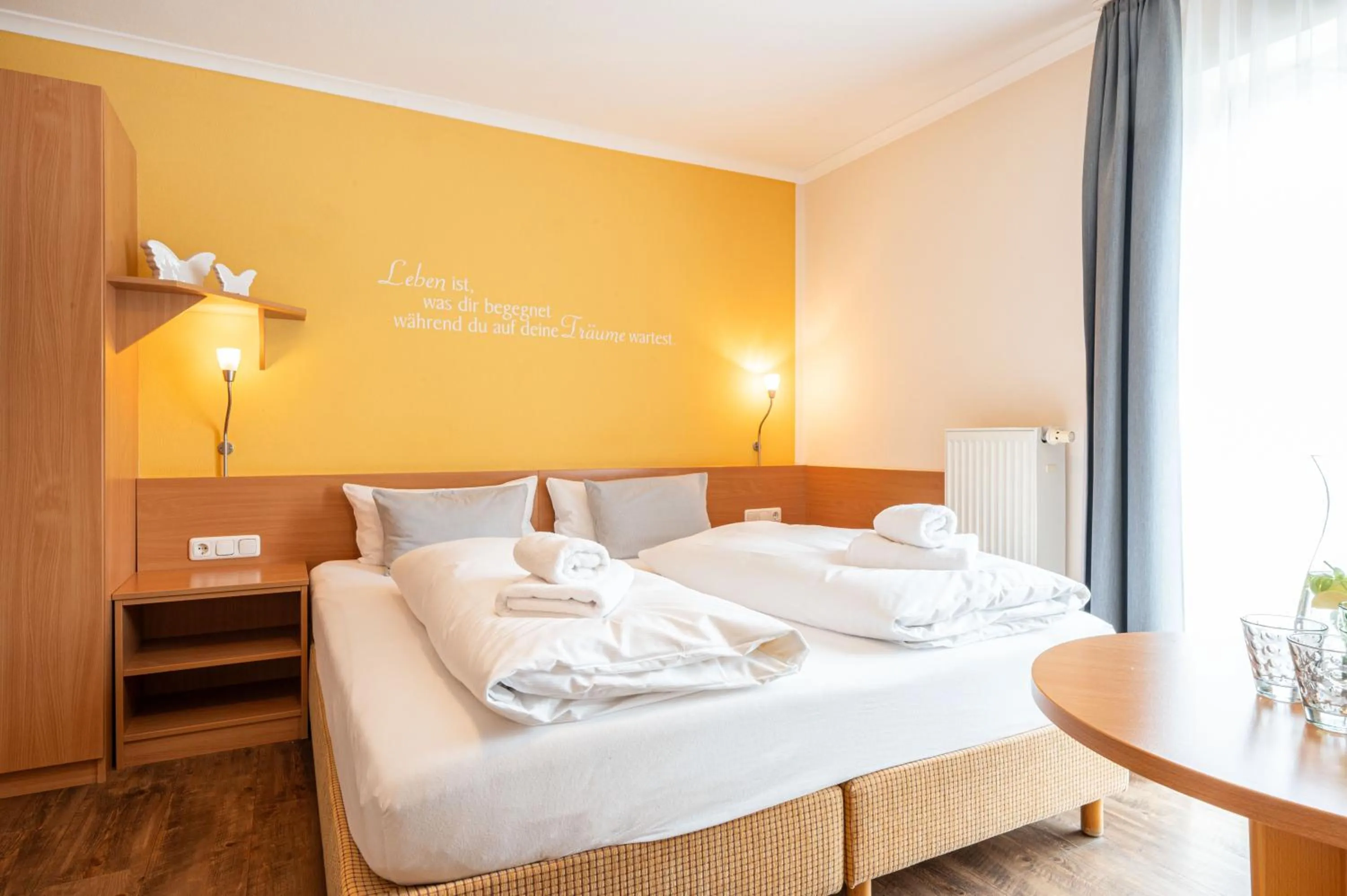 Bed in Gästehaus Zehmerhof bei Erding