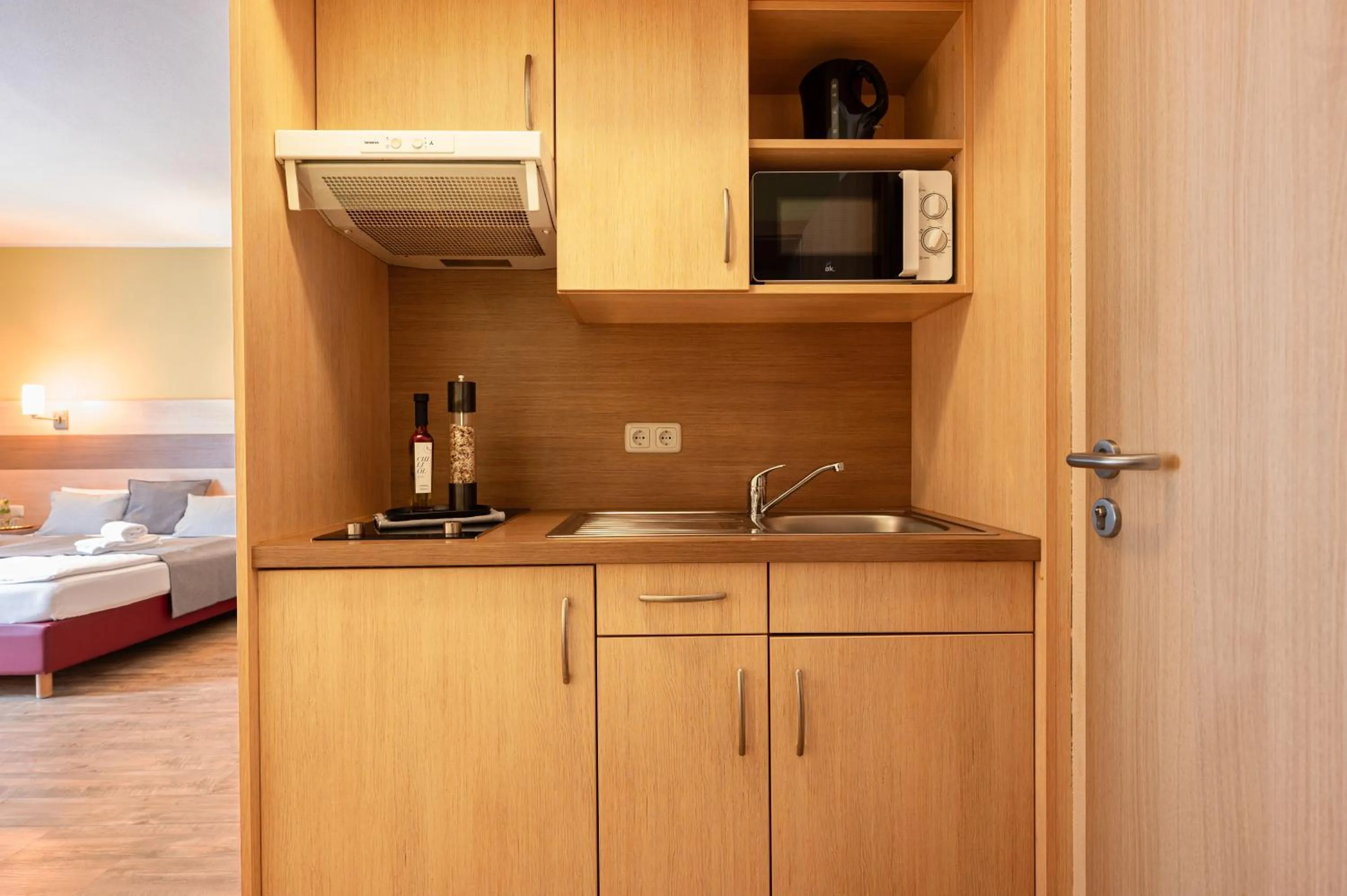 Kitchen or kitchenette, Bed in Gästehaus Zehmerhof bei Erding