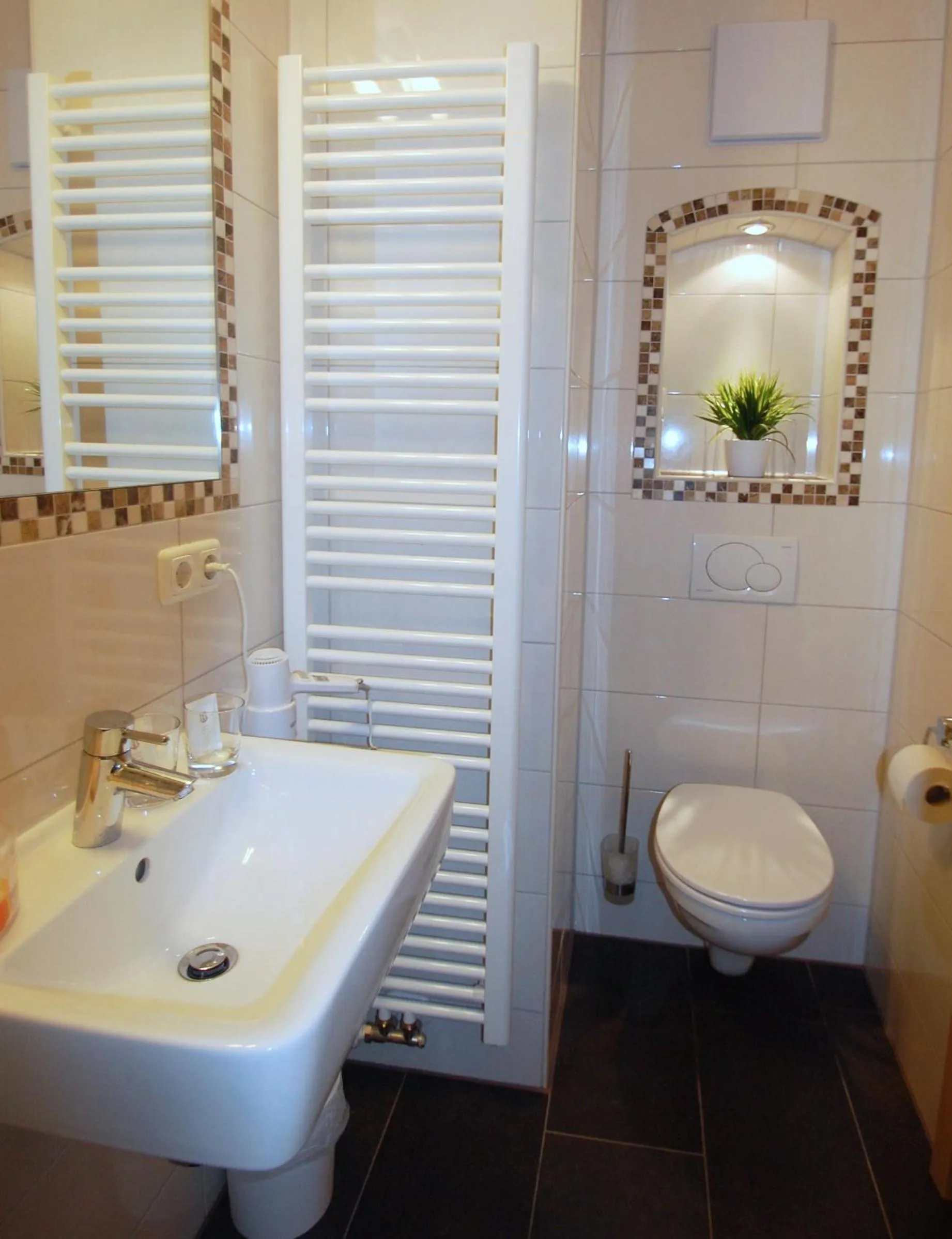 Shower in Gästehaus Zehmerhof bei Erding