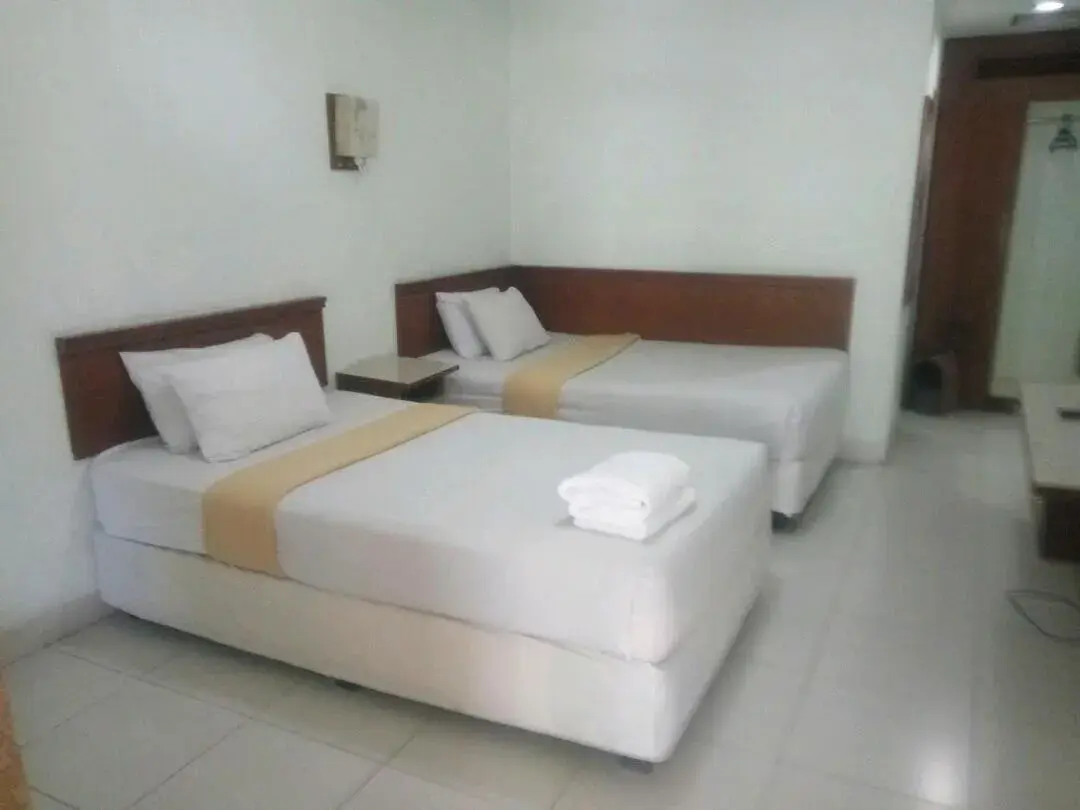Bed in Pandu Lakeside Hotel Parapat Bed in Pandu Lakeside Hotel Parapat
