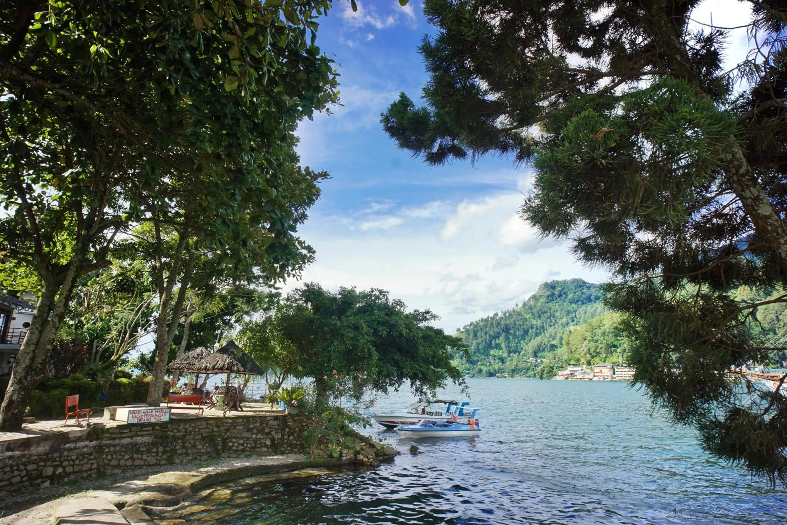 Pandu Lakeside Hotel Parapat
