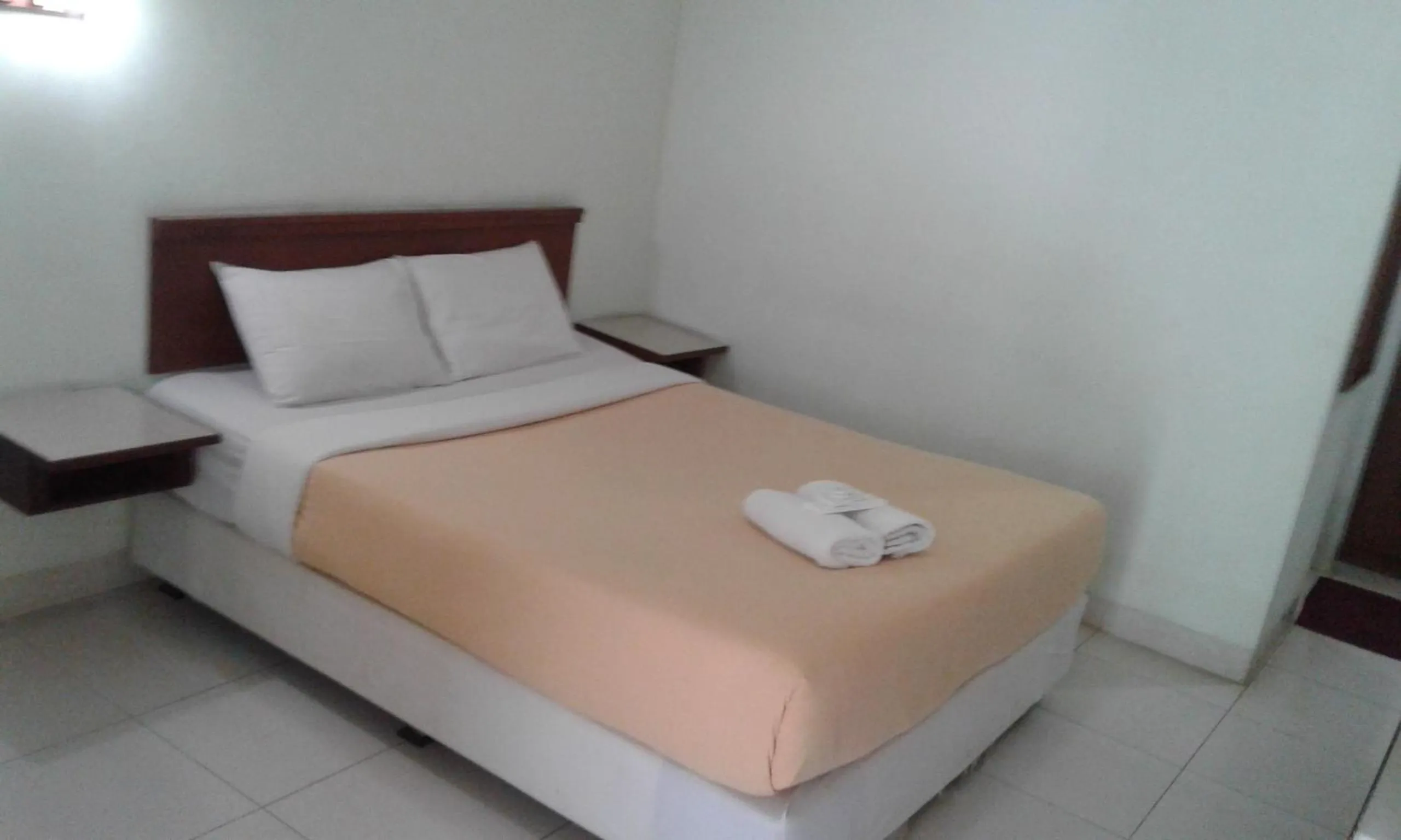 Bed in Pandu Lakeside Hotel Parapat