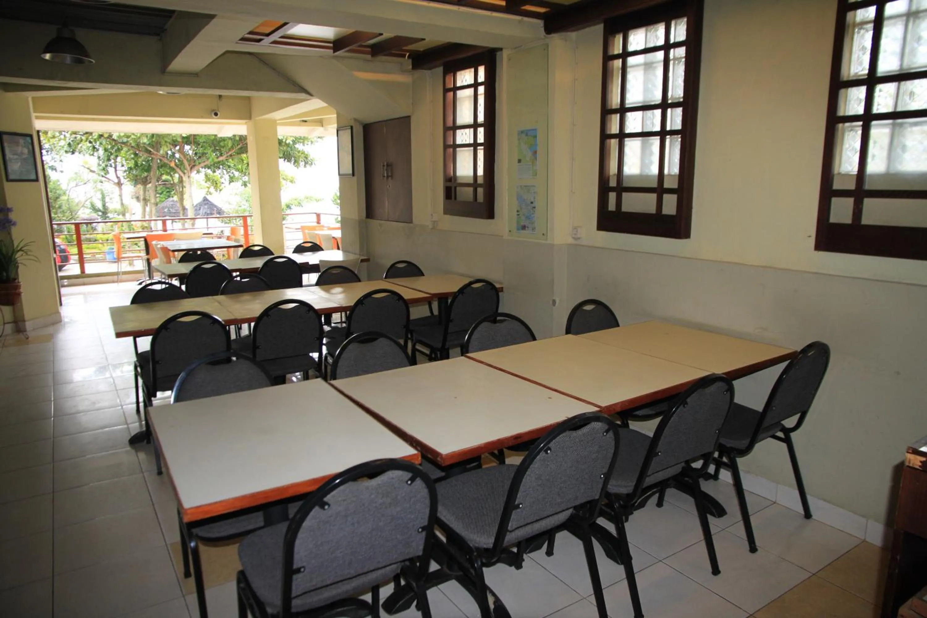 Restaurant/places to eat in Pandu Lakeside Hotel Parapat