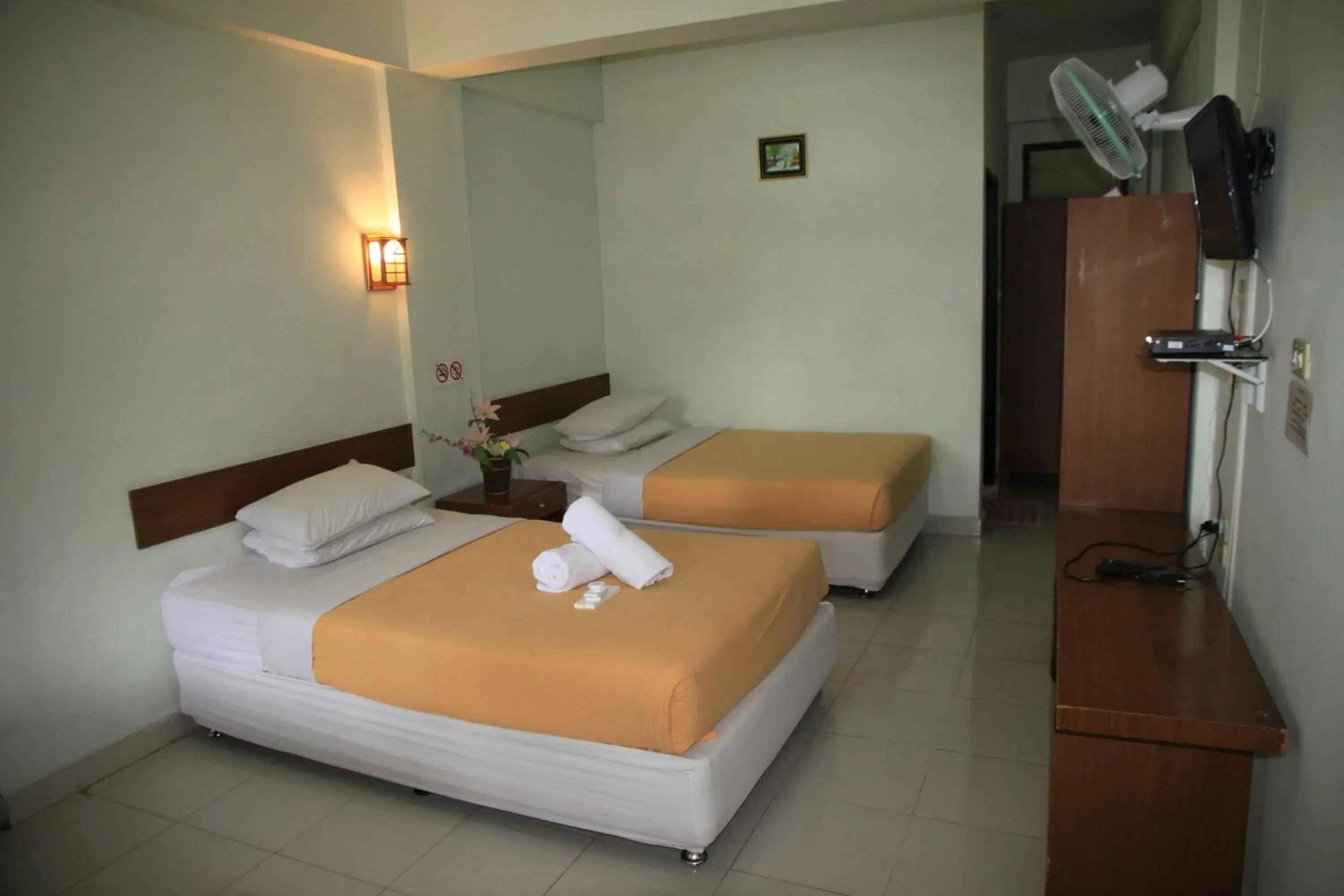 Bed in Pandu Lakeside Hotel Parapat Bed in Pandu Lakeside Hotel Parapat