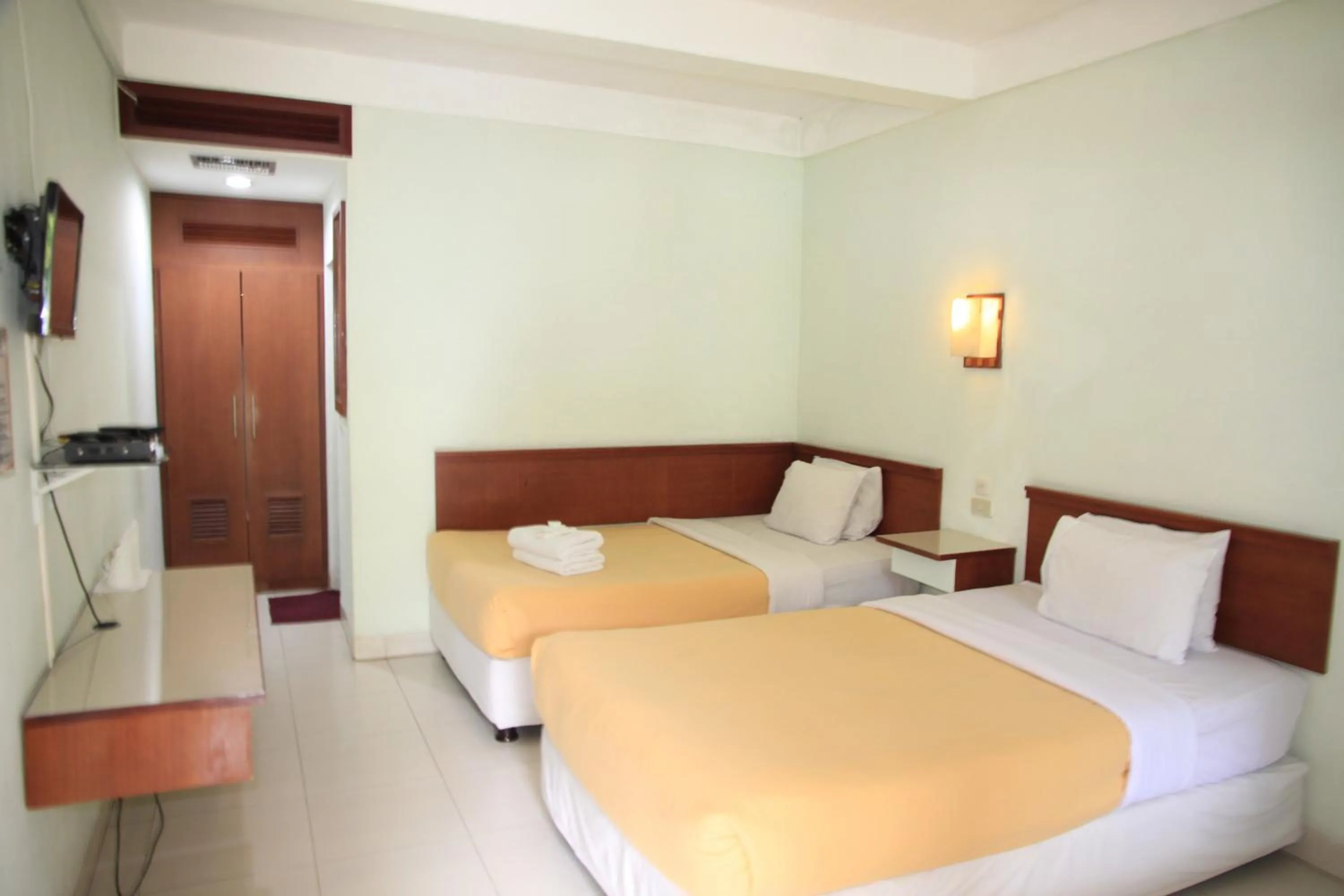 Bed in Pandu Lakeside Hotel Parapat