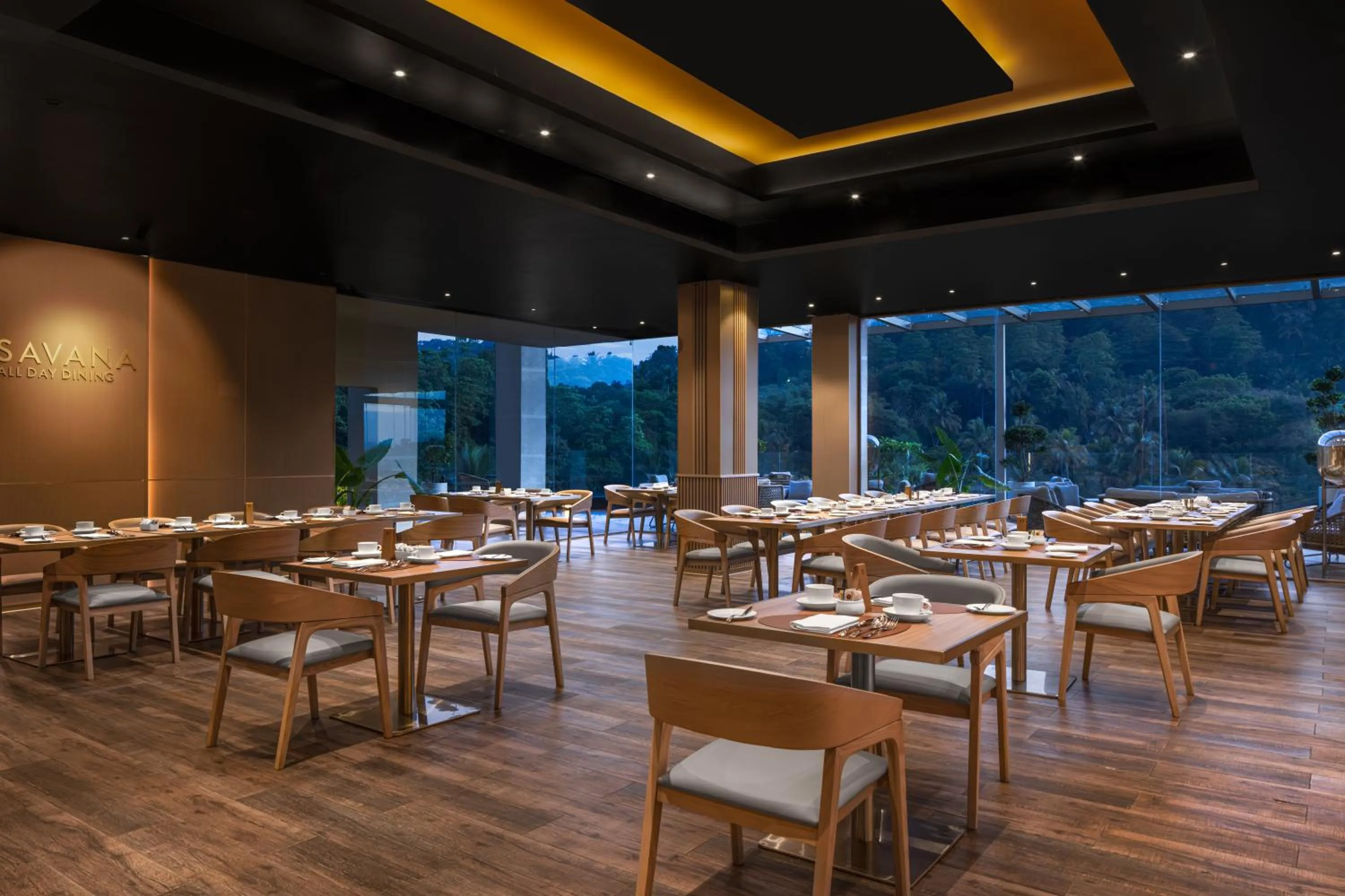 Restaurant/places to eat in The Golden Crown Hotel