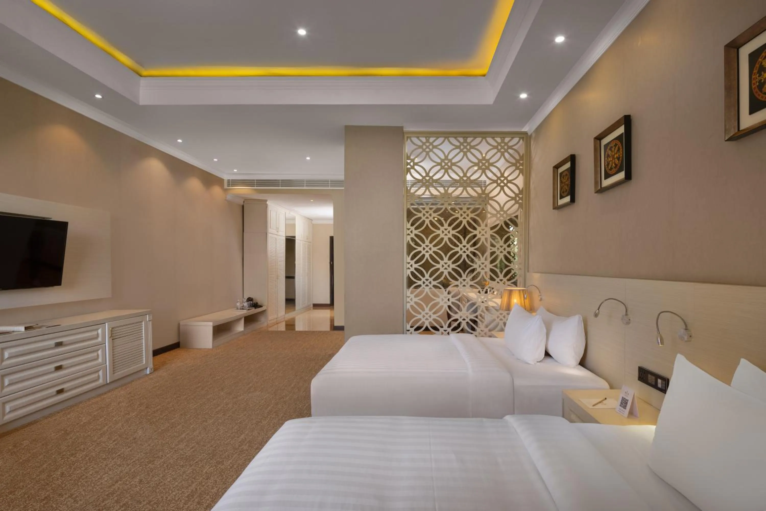 Bed in The Golden Crown Hotel