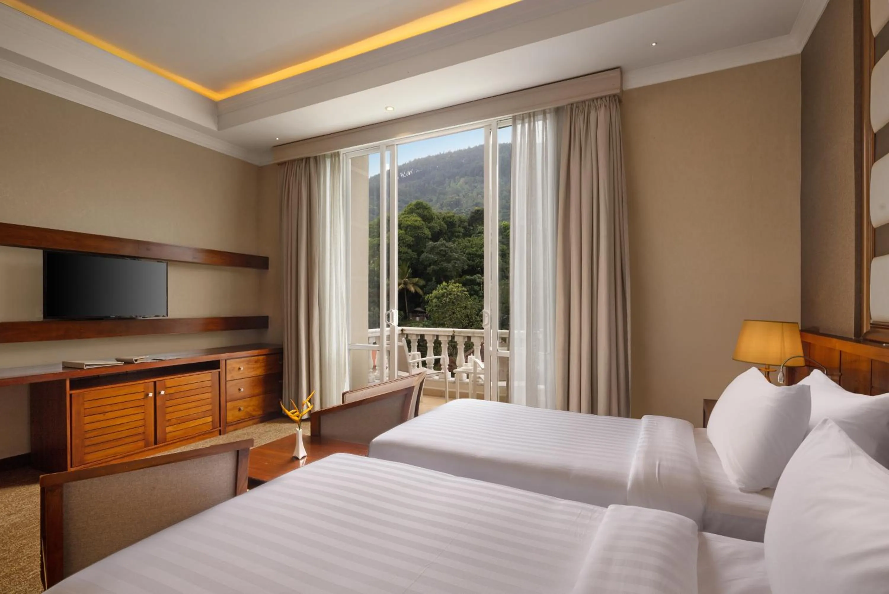 TV and multimedia, Bed in The Golden Crown Hotel