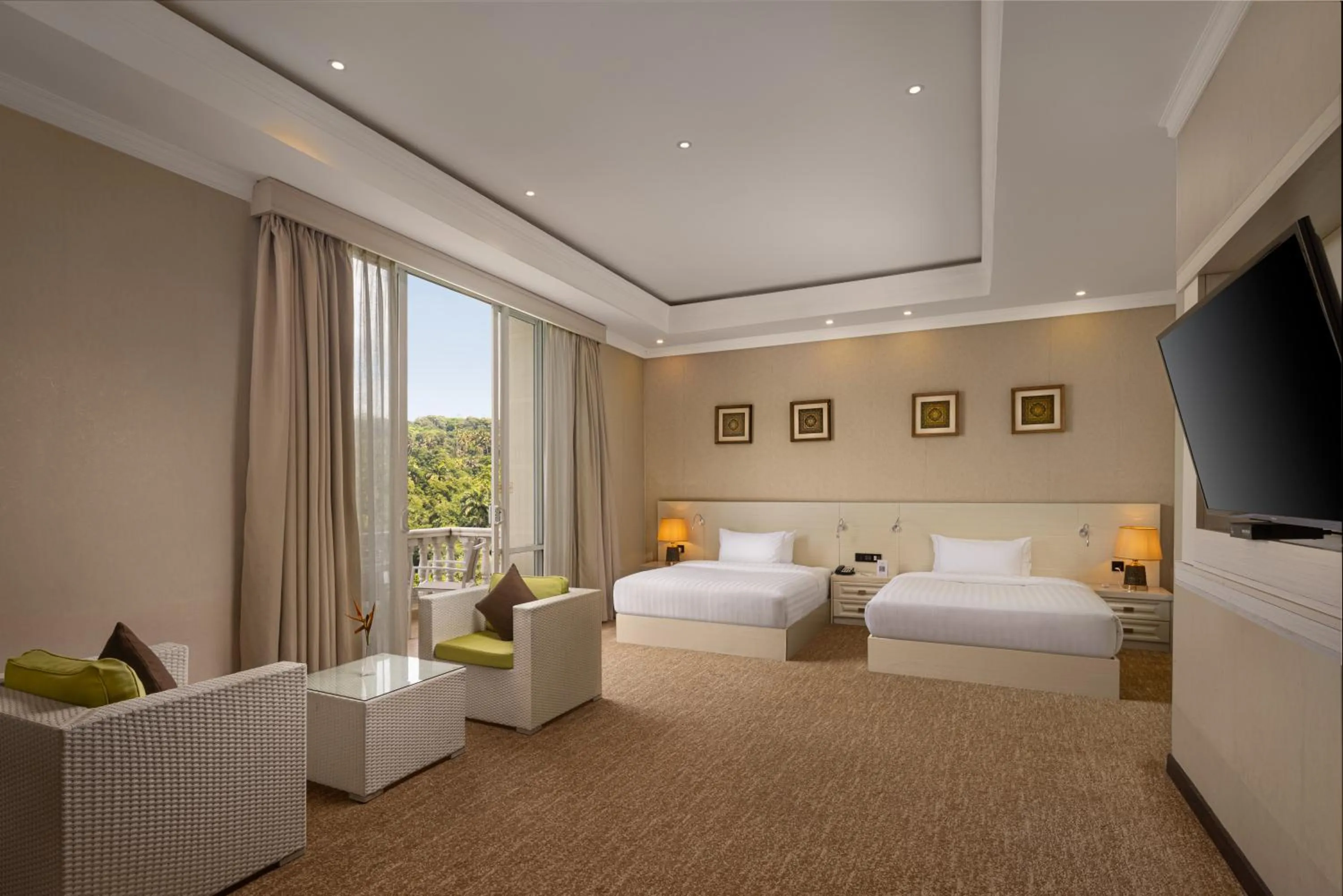 TV and multimedia, Bed in The Golden Crown Hotel