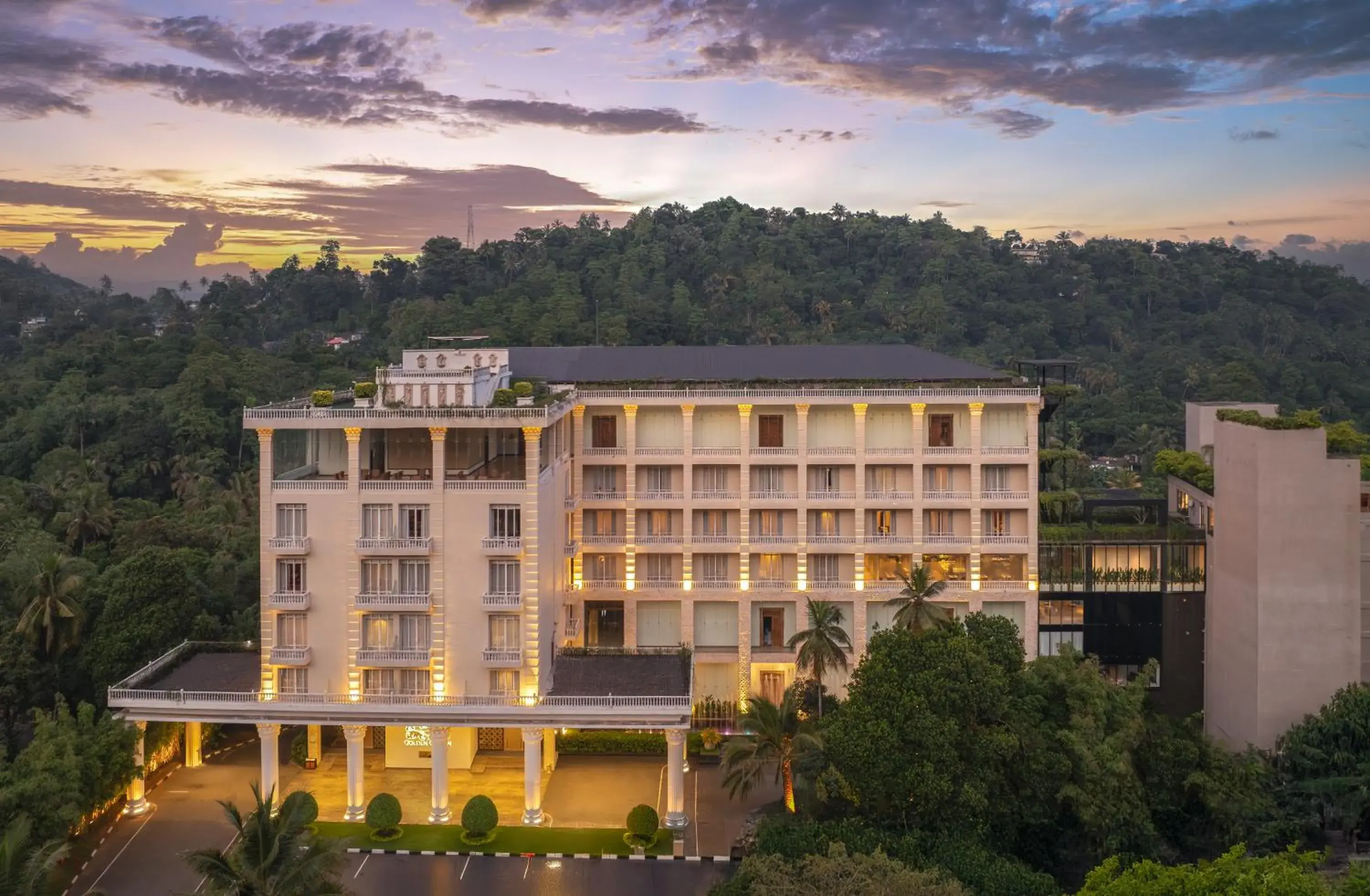 Property building in The Golden Crown Hotel Property building in The Golden Crown Hotel