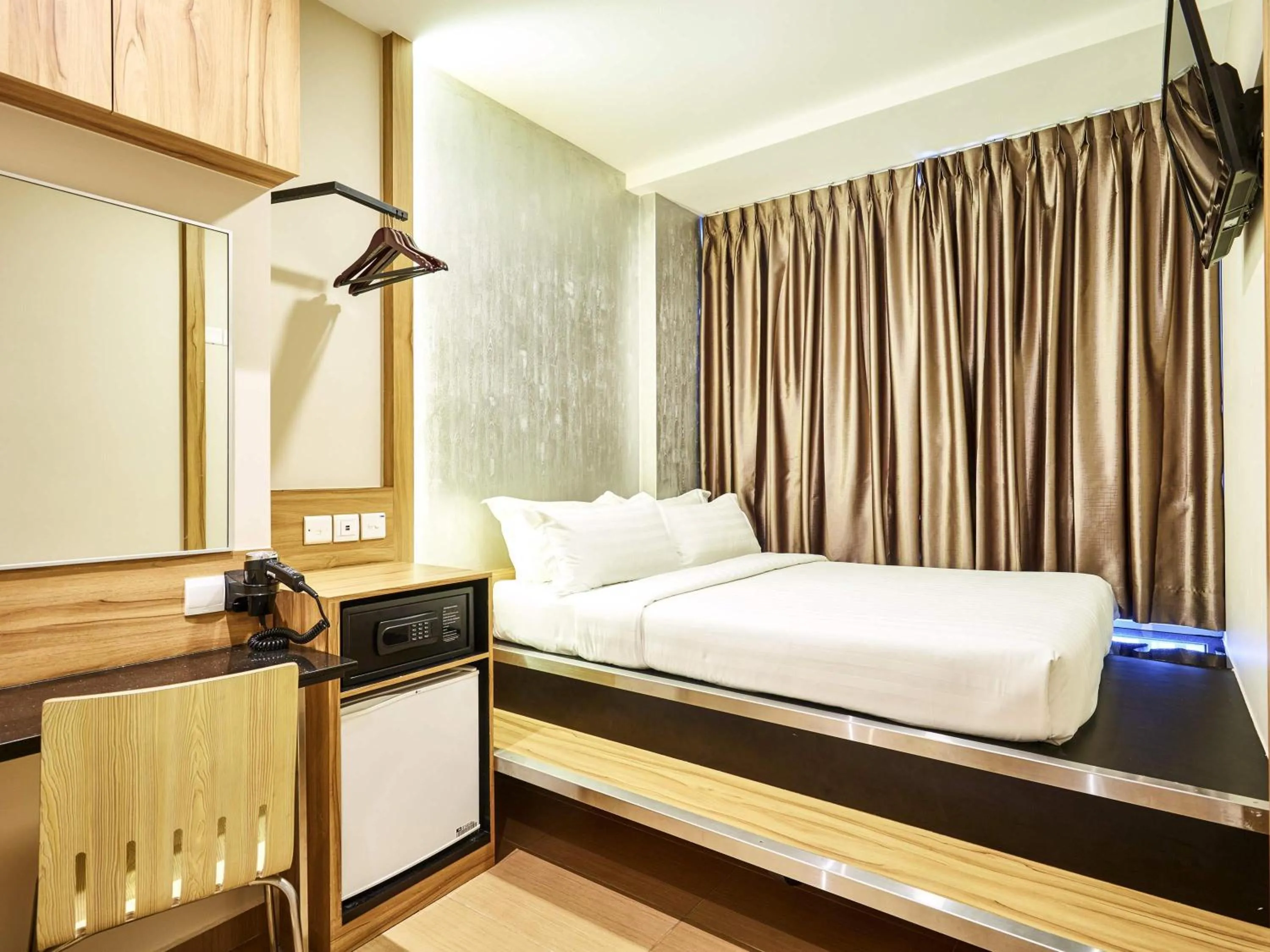 Bedroom, Bed in ibis budget Singapore West Coast