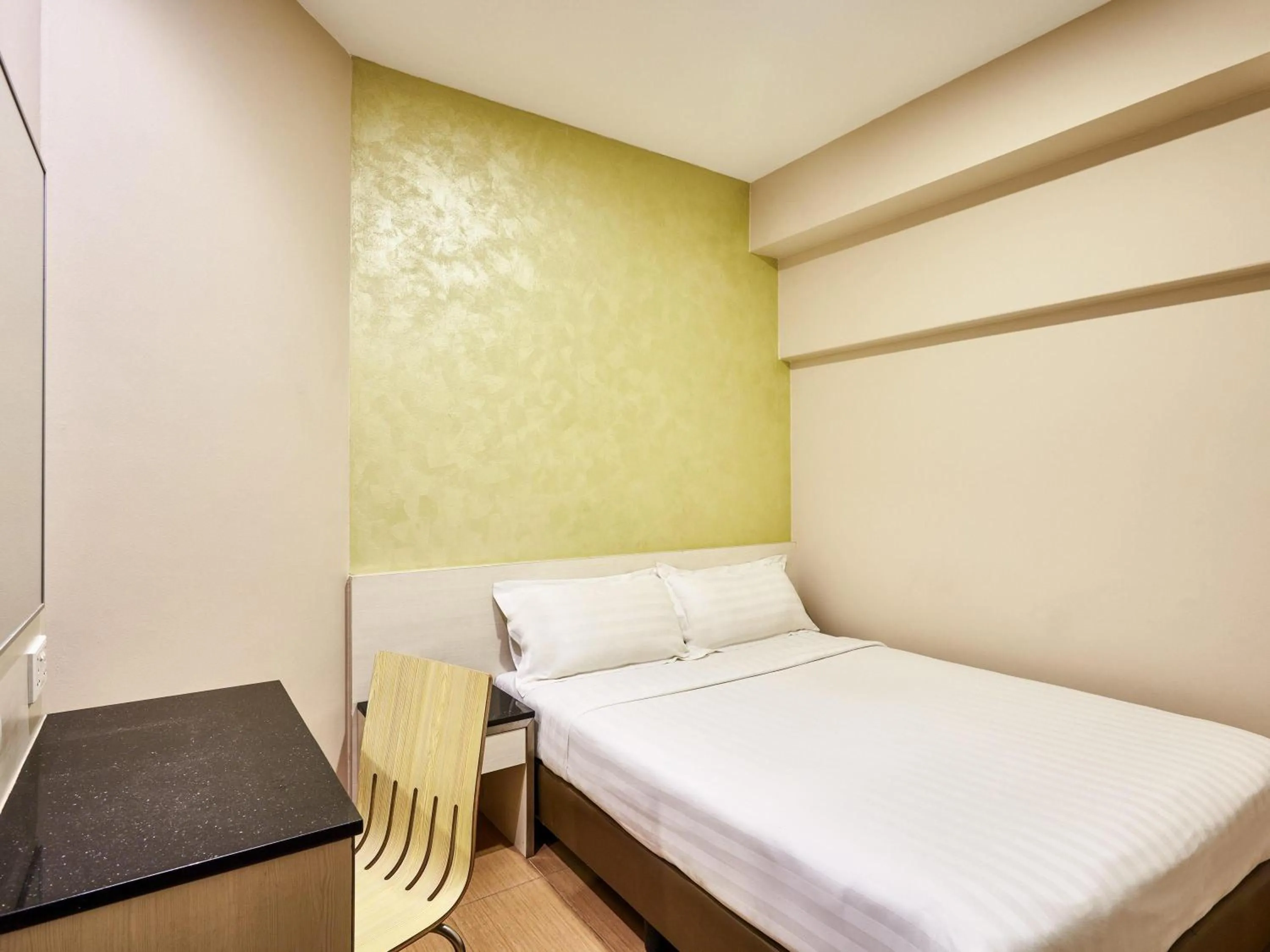 Bedroom, Bed in ibis budget Singapore West Coast